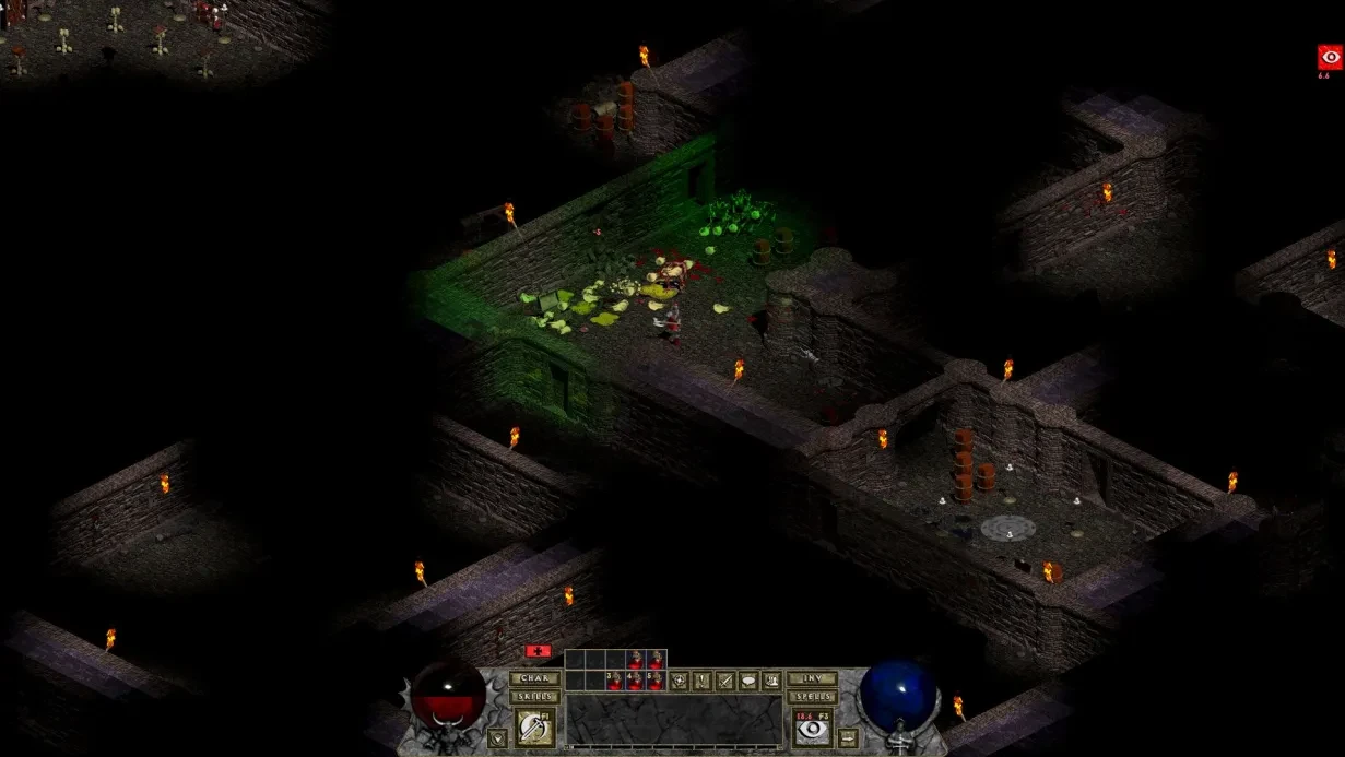 Un jugador navega por mazmorras oscuras iluminadas por antorchas en el mod Diablo Tchernobog, enfrentándose a enemigos y recogiendo objetos. La interfaz muestra orbes de salud y maná.