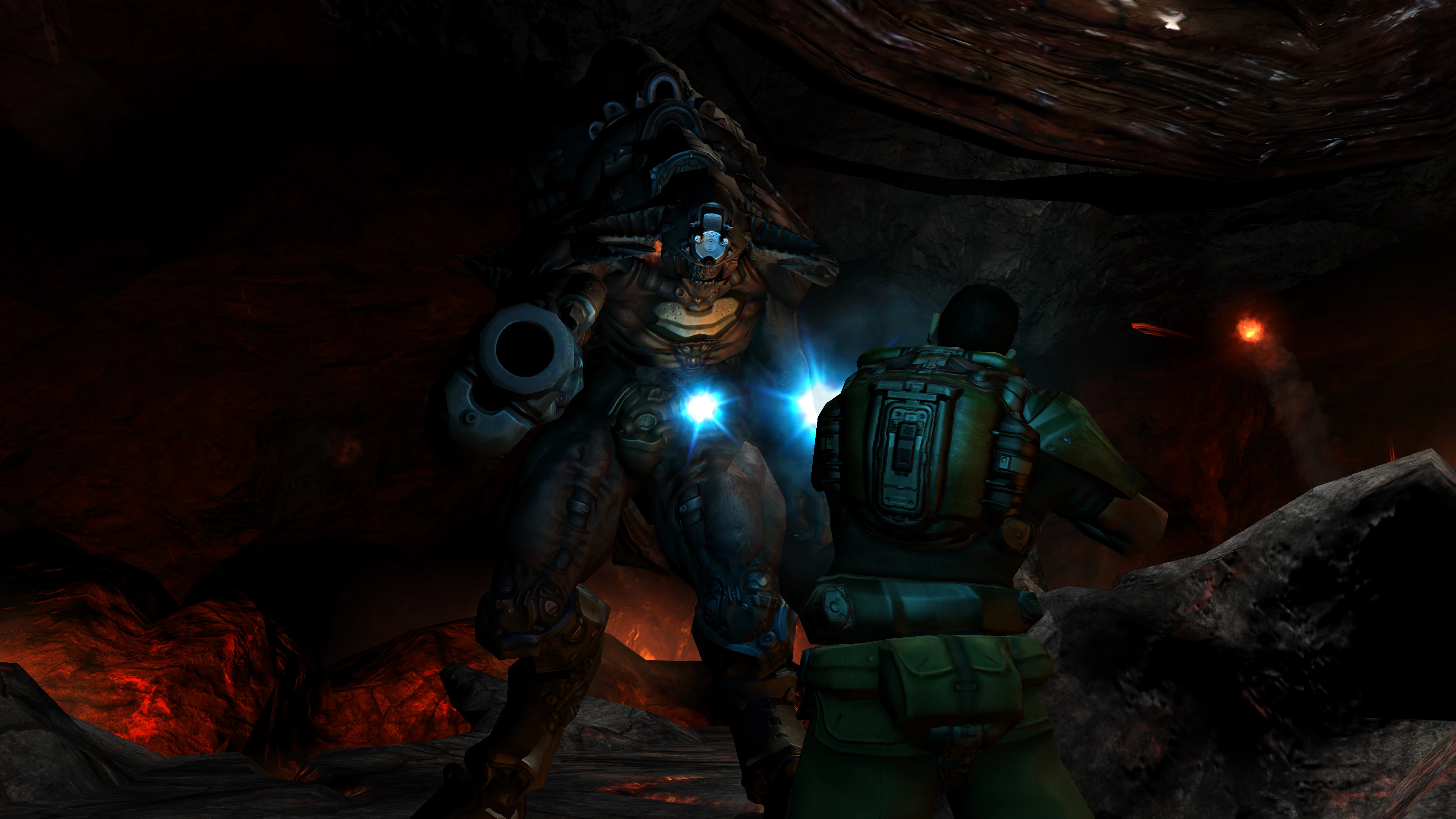 Spielercharakter trifft in einer dunklen Höhle auf einen großen robotischen Dämon mit blauem Licht im Doom 3 Redux Mod