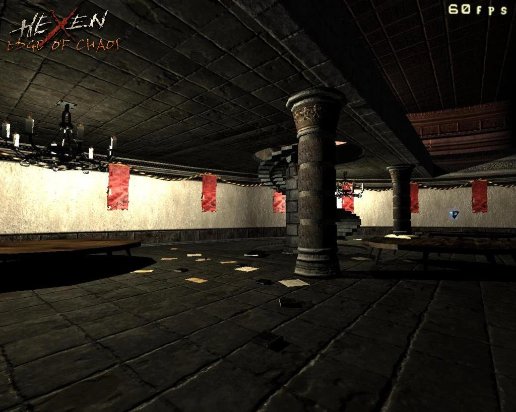 Captura del juego de un oscuro salón medieval con columnas de piedra, escalera de caracol y papeles esparcidos en el mod Hexen Edge Of Chaos