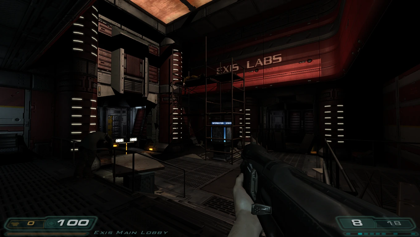 Vista en primera persona de un jugador con escopeta en el área débilmente iluminada de Exis Labs en el mod Doom 3 The Lost Mission