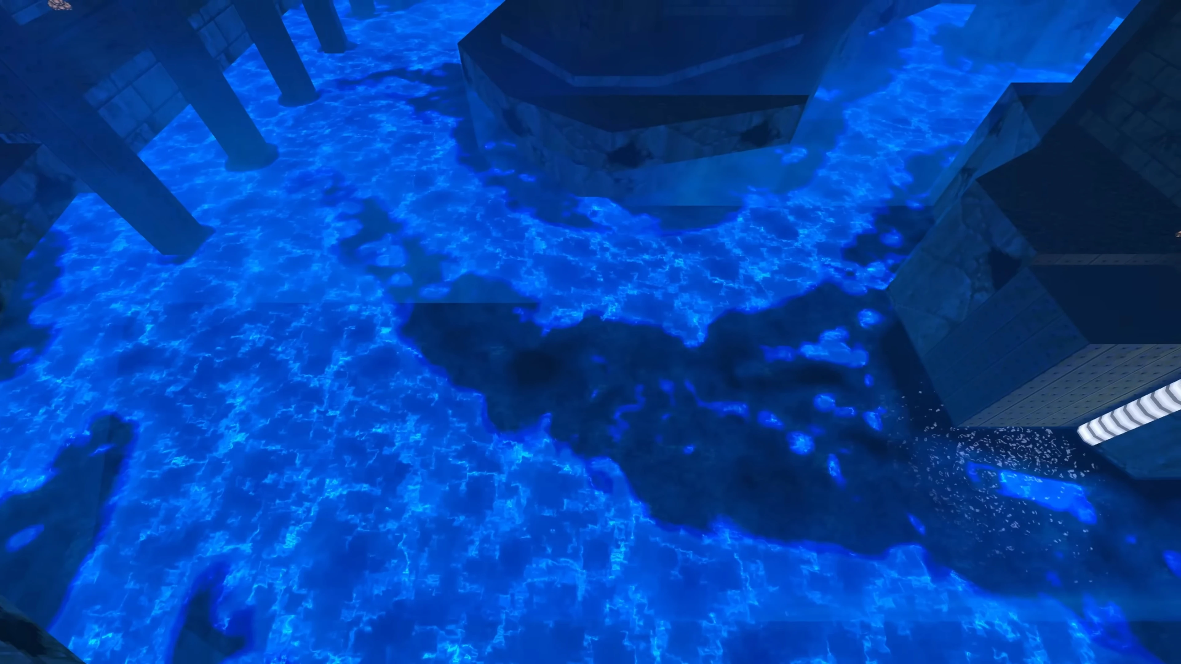Captura del juego mostrando texturas líquidas azules brillantes alrededor de pilares y estructuras de piedra en el mod de Doom II