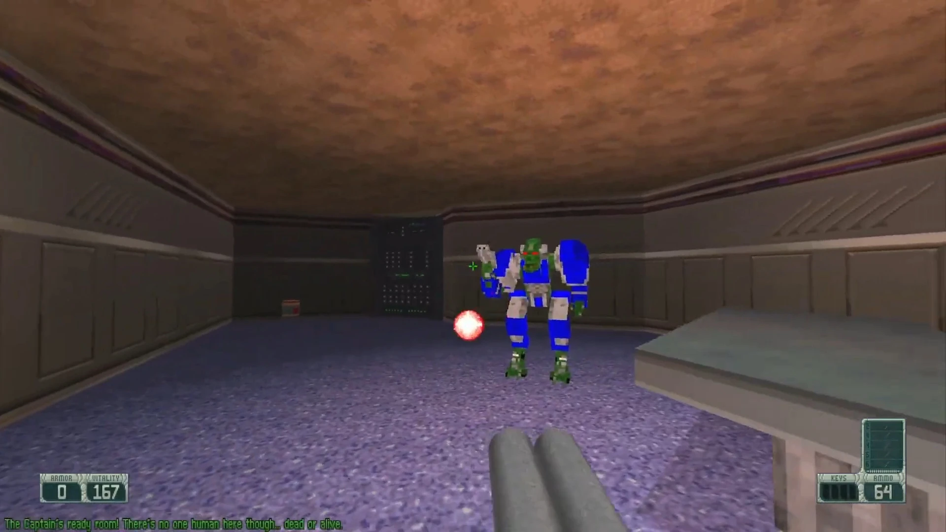 Вид від першої особи, гравець стріляє з двоствольної рушниці по синьо-зеленому роботу в науково-фантастичному коридорі