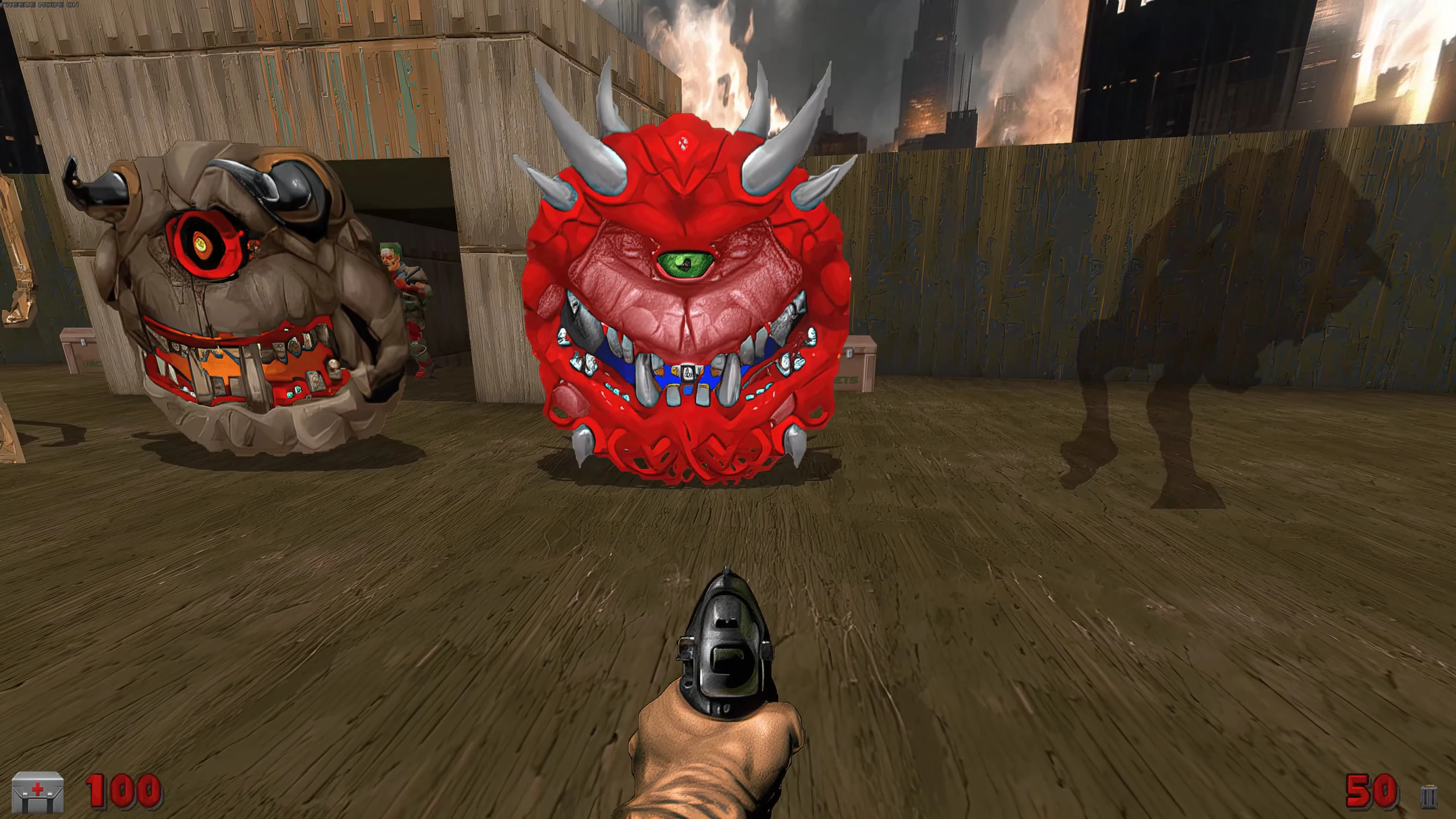 Erste-Person-Sicht auf Doomguy mit Pistole, der auf zwei farbige Cacodemons in einer Holz-Arena mit Feuer im Hintergrund zielt