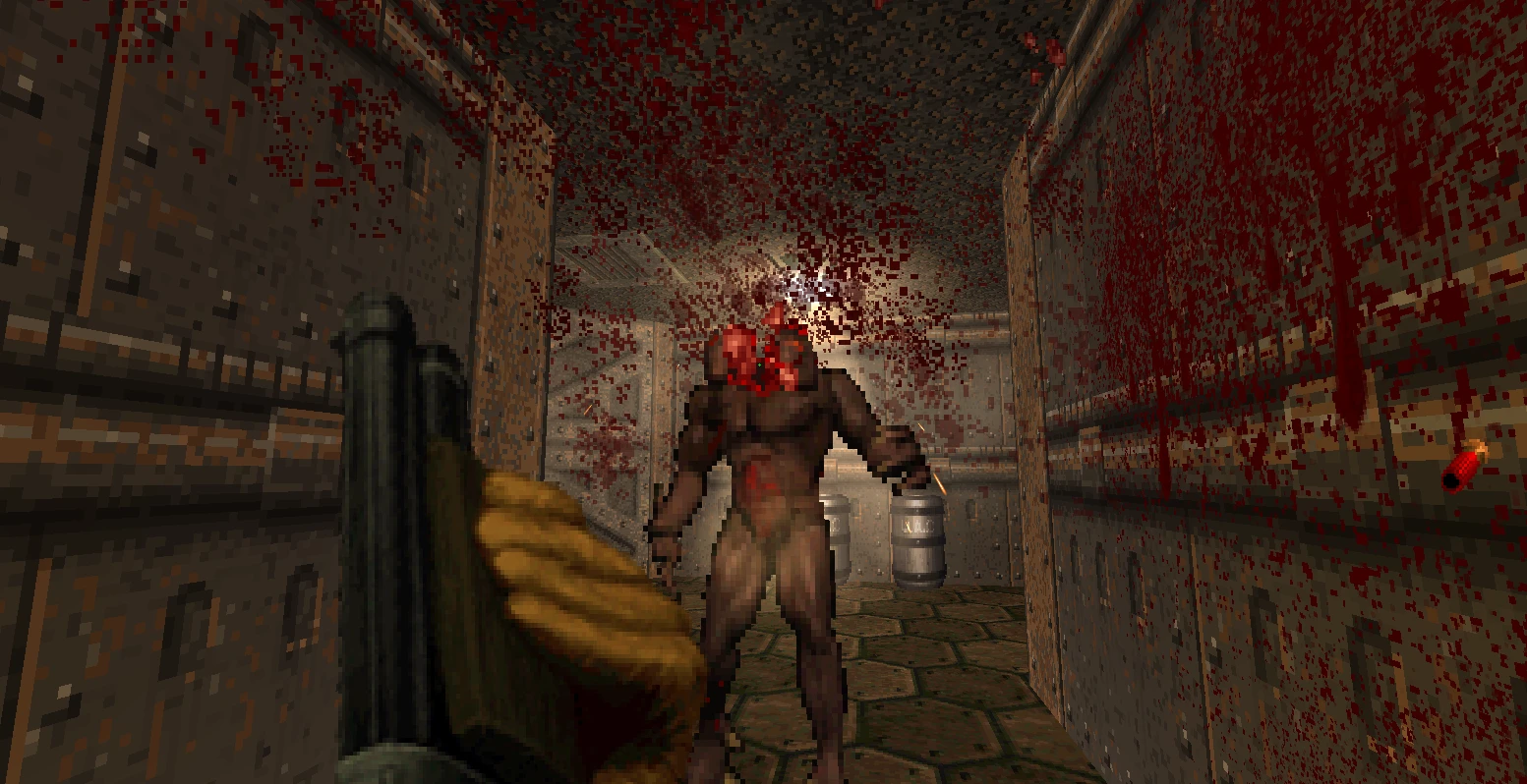 Gameplay des Brutal Doom 64 Mods mit Schrotflinten-Schuss auf Dämon und Blut an den Korridorwänden