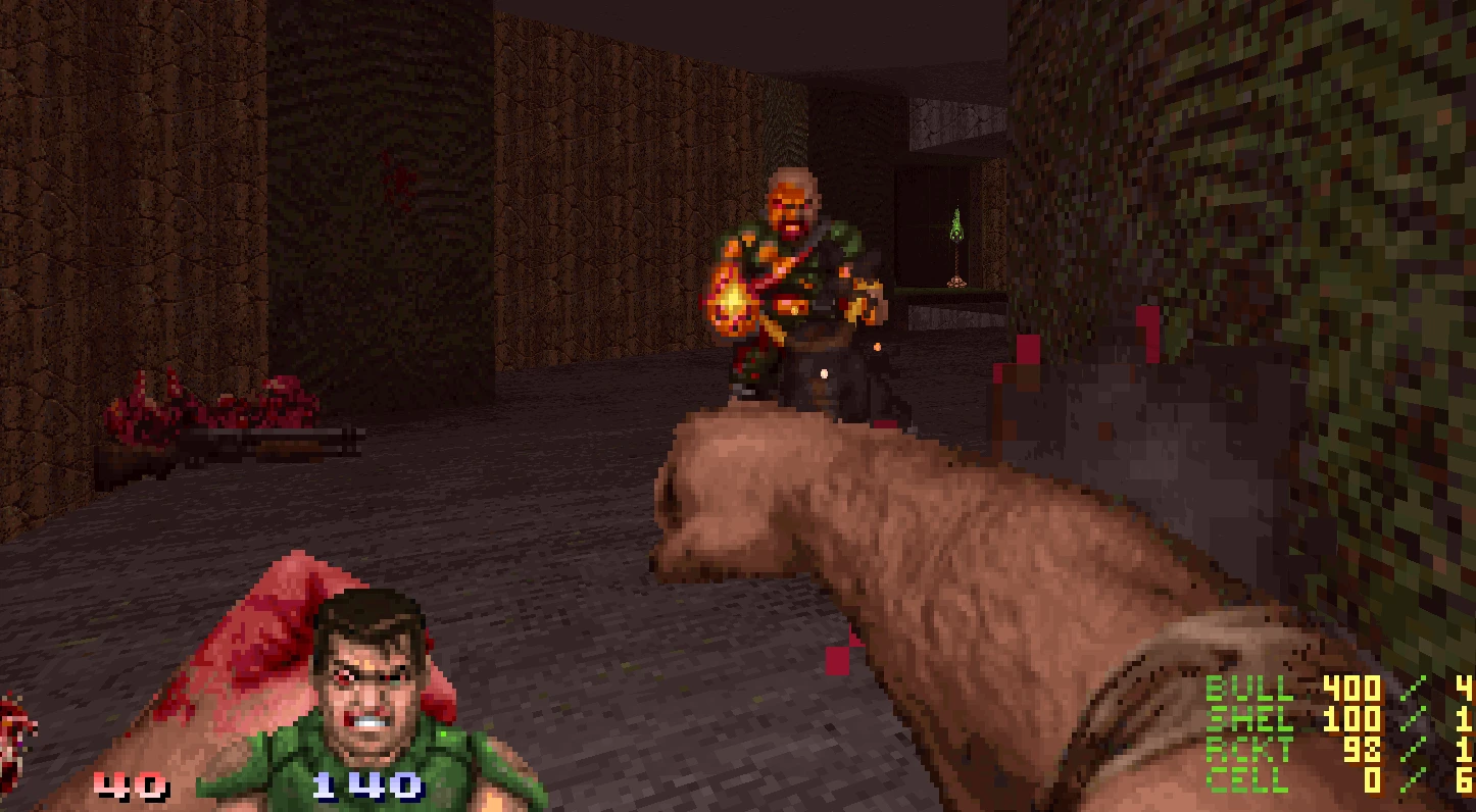 Вид от первого лица игрока Doom II, стреляющего в имп- врага кулаками в тёмном каменном коридоре
