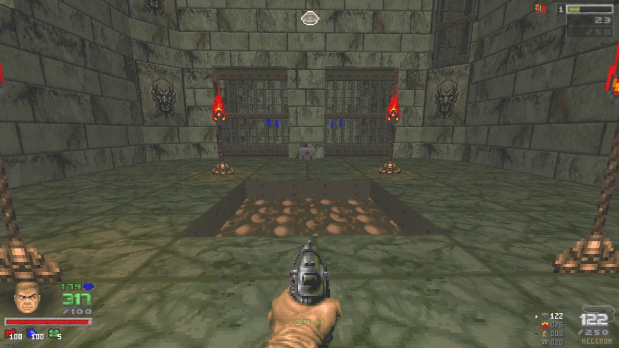 Vista en primera persona del mod Doom Infinite para Doom II apuntando a una trampa en una mazmorra de piedra