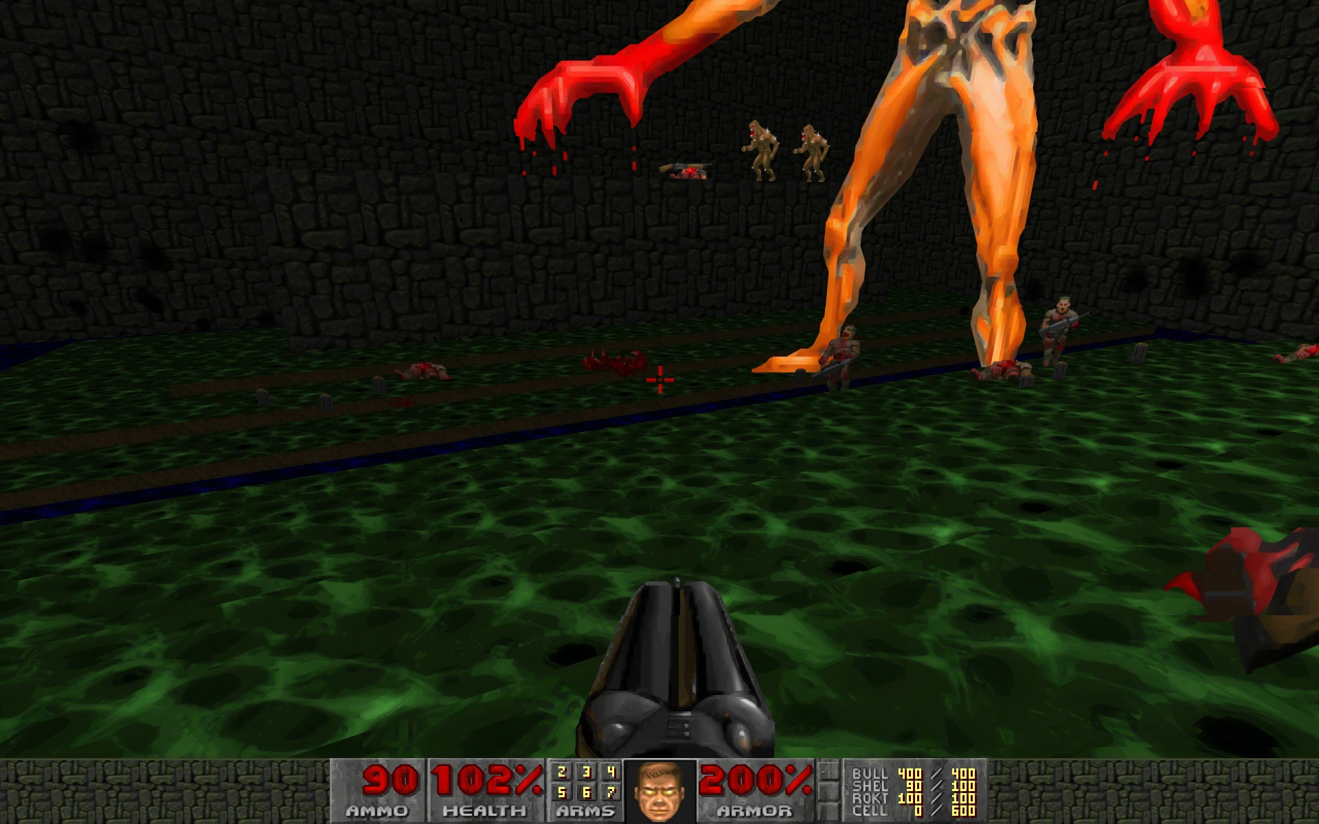 Вид від першої особи у Doom II з великим монстром та персонажами у кам'яній арені із зеленим підлогою