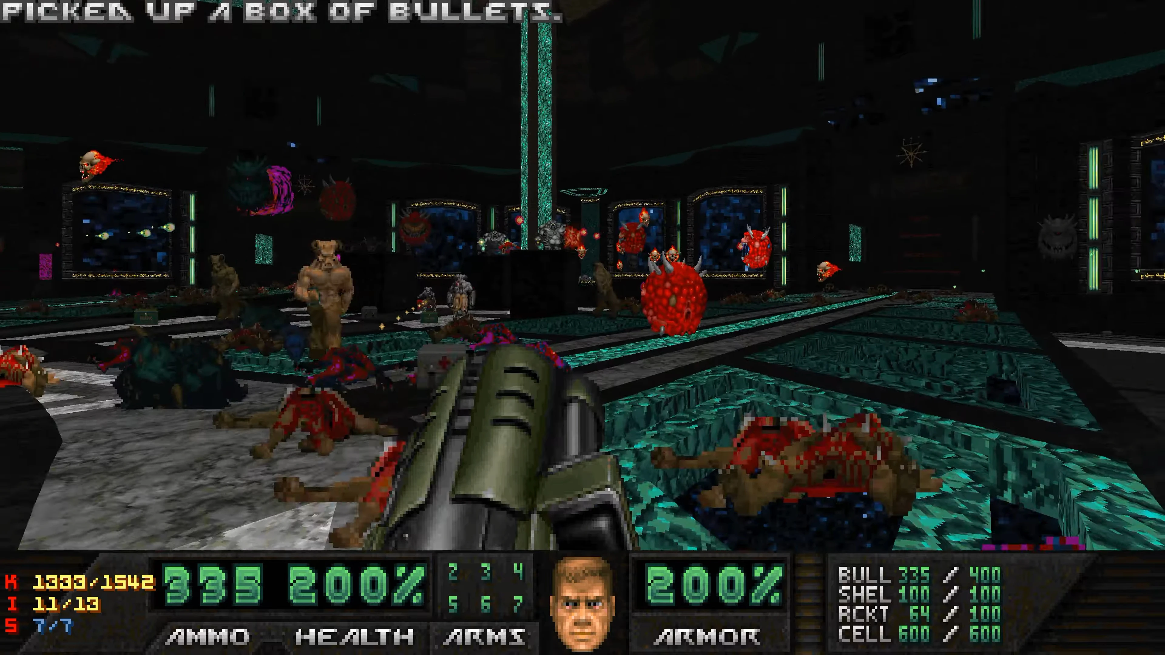 Vista del jugador con lanzacohetes enfrentando numerosos enemigos en arena oscura caótica del mod Doom II Eviternity II