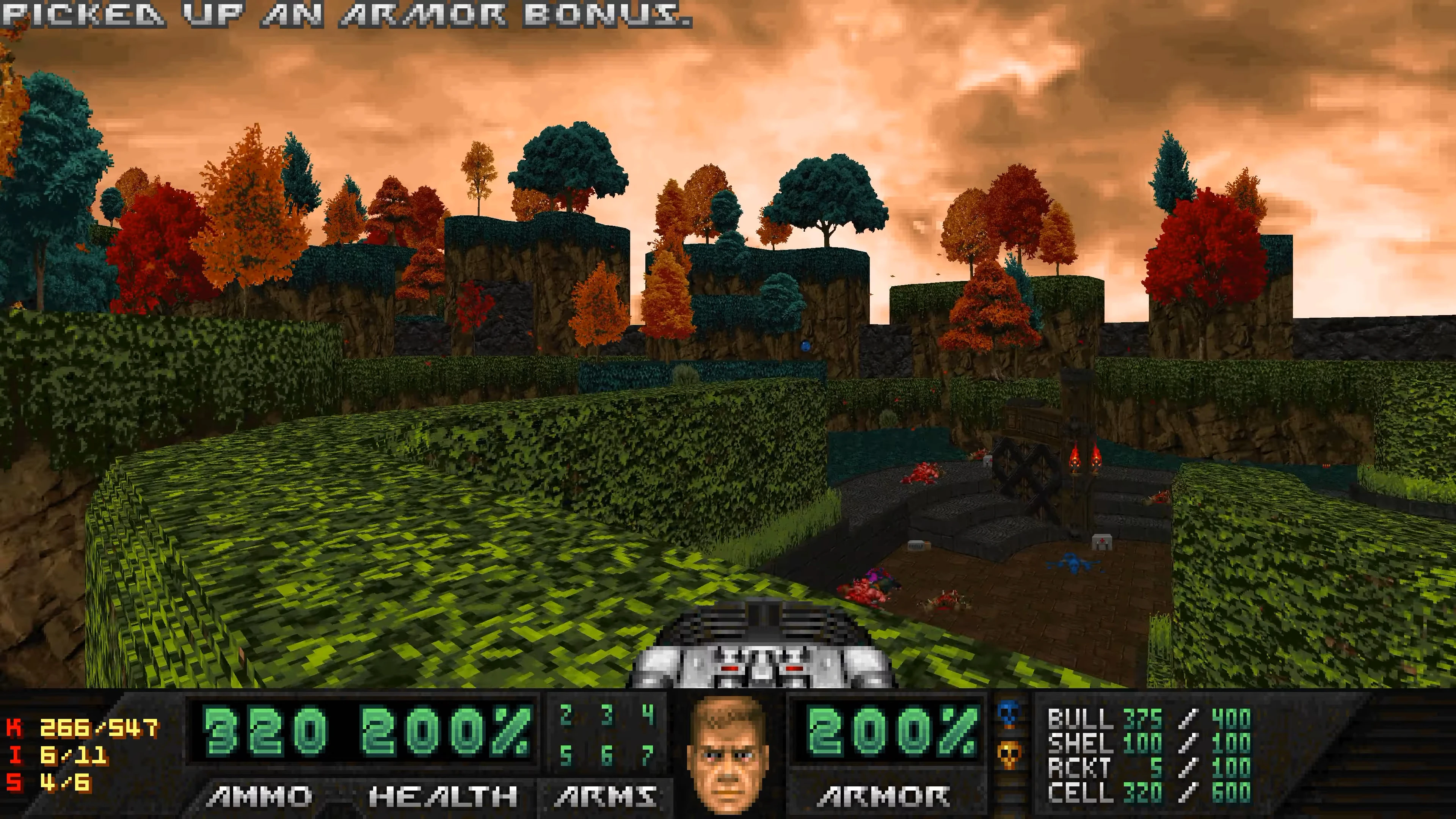 Vista en primera persona del mod Doom II Eviternity II con árboles otoñales, mensaje de bonificación de armadura y HUD del juego
