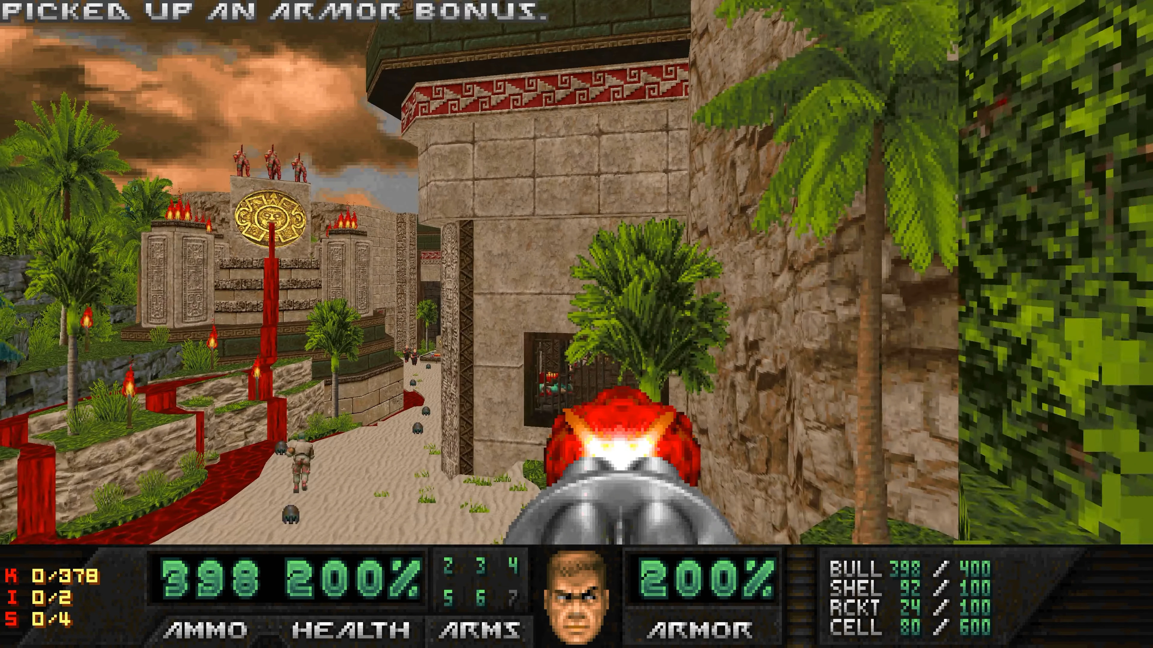 Vista en primera persona en el mod Doom II Eviternity II con estructuras de piedra antiguas, palmeras y enemigos