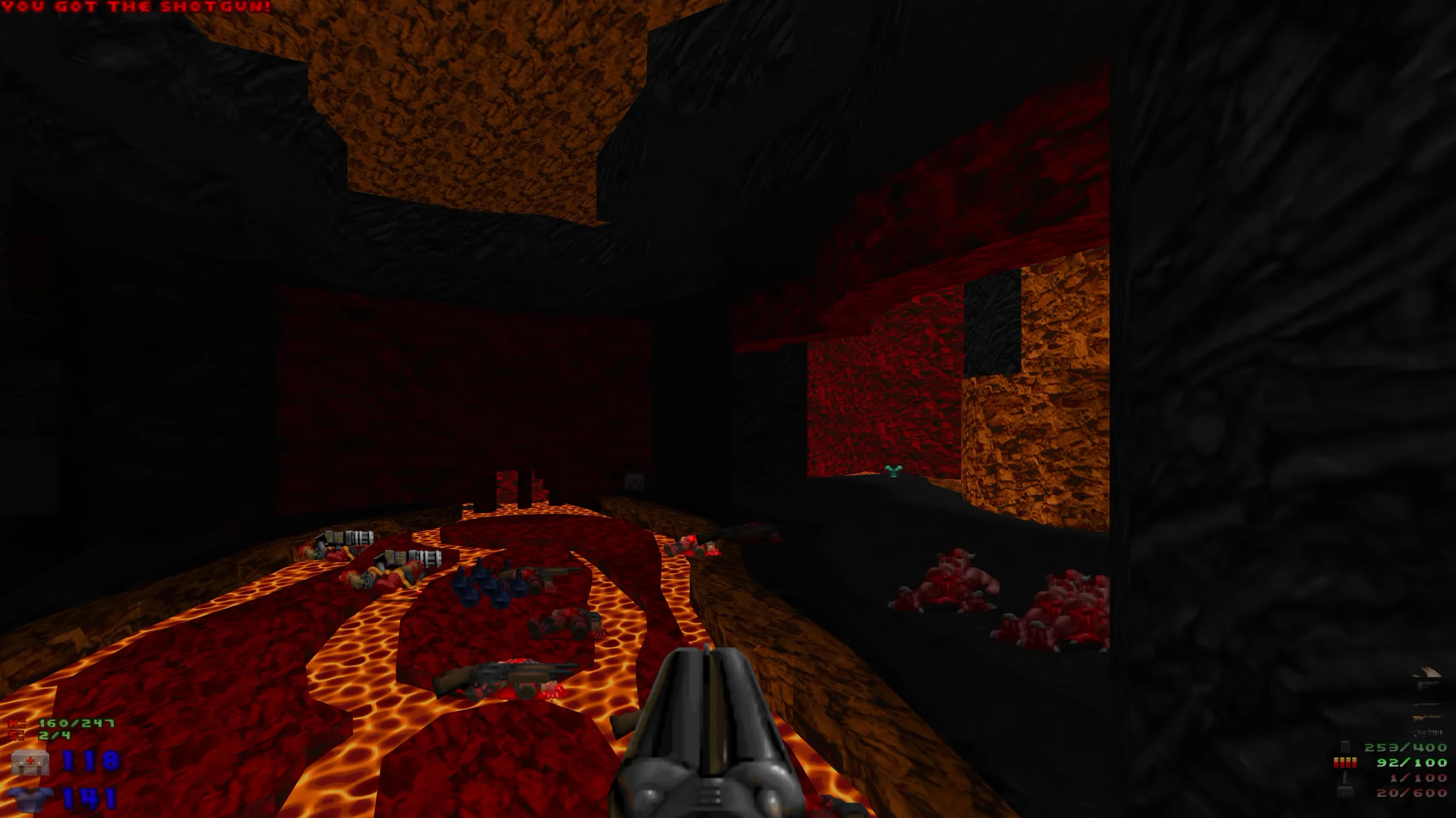 Vista en primera persona de una cueva llena de lava con armas tiradas y una escopeta en mano en el mod Eviternity de Doom II