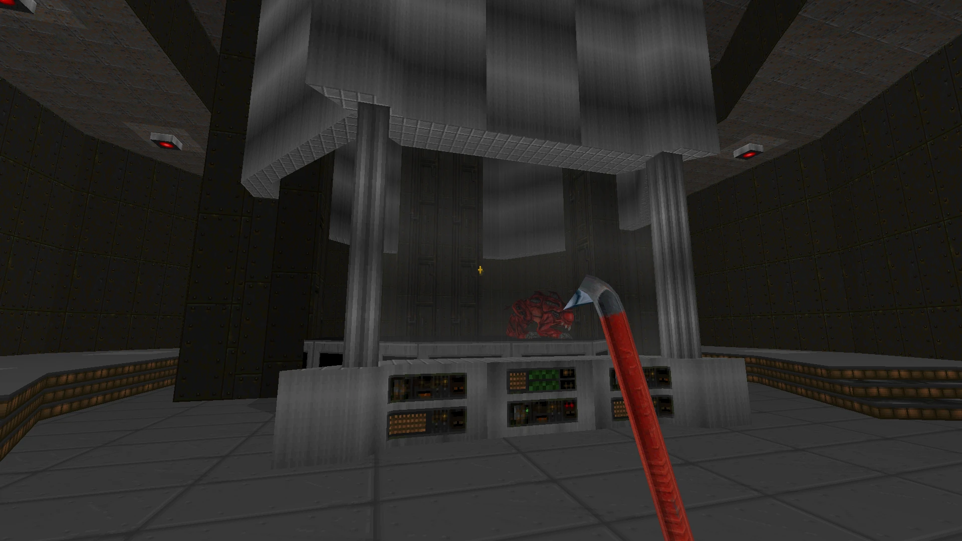 Una escena del mod Half-Life: Alpha en el motor de Doom II, con una palanca y una criatura alienígena en un entorno metálico.