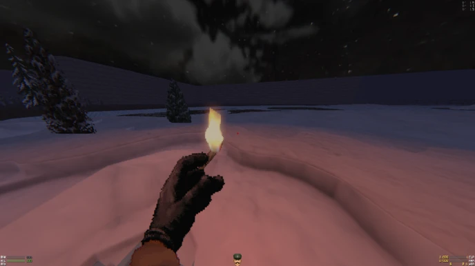 Vista en primera persona sosteniendo una cerilla encendida en un paisaje nevado de noche en el mod Half The Way