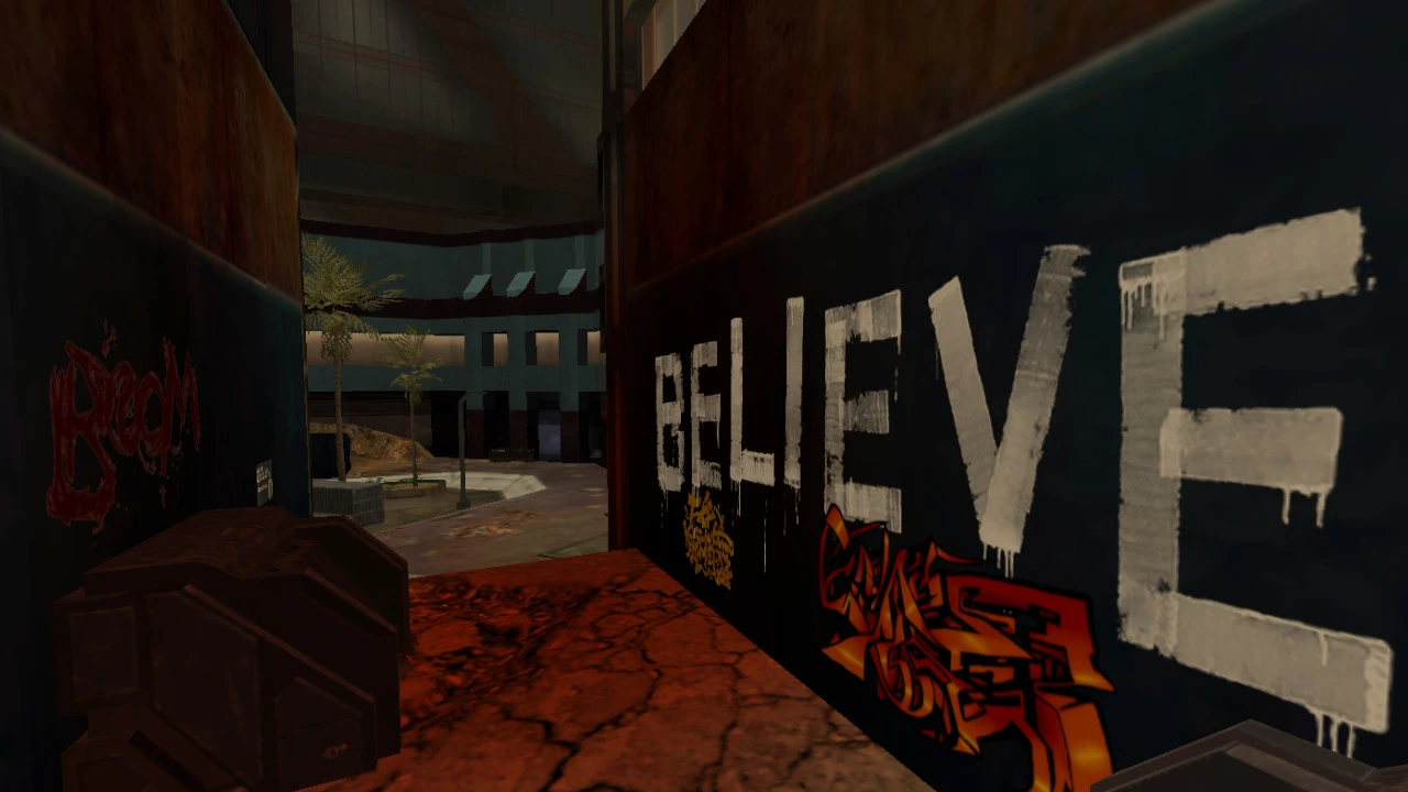 Vista de un callejón estrecho con graffiti que dice BELIEVE y plantas desérticas al fondo del mod Halodoom de Doom II