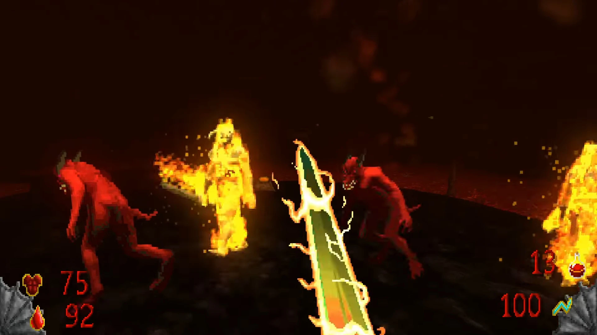 Вид від першої особи на гравця з електрифікованим мечем, що бореться з палаючими та червоними демонами в темному храмі