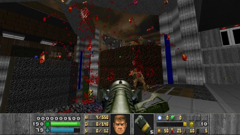 Vista en primera persona en mod Doom II MetaDoom con arma pesada disparando y salpicaduras de sangre