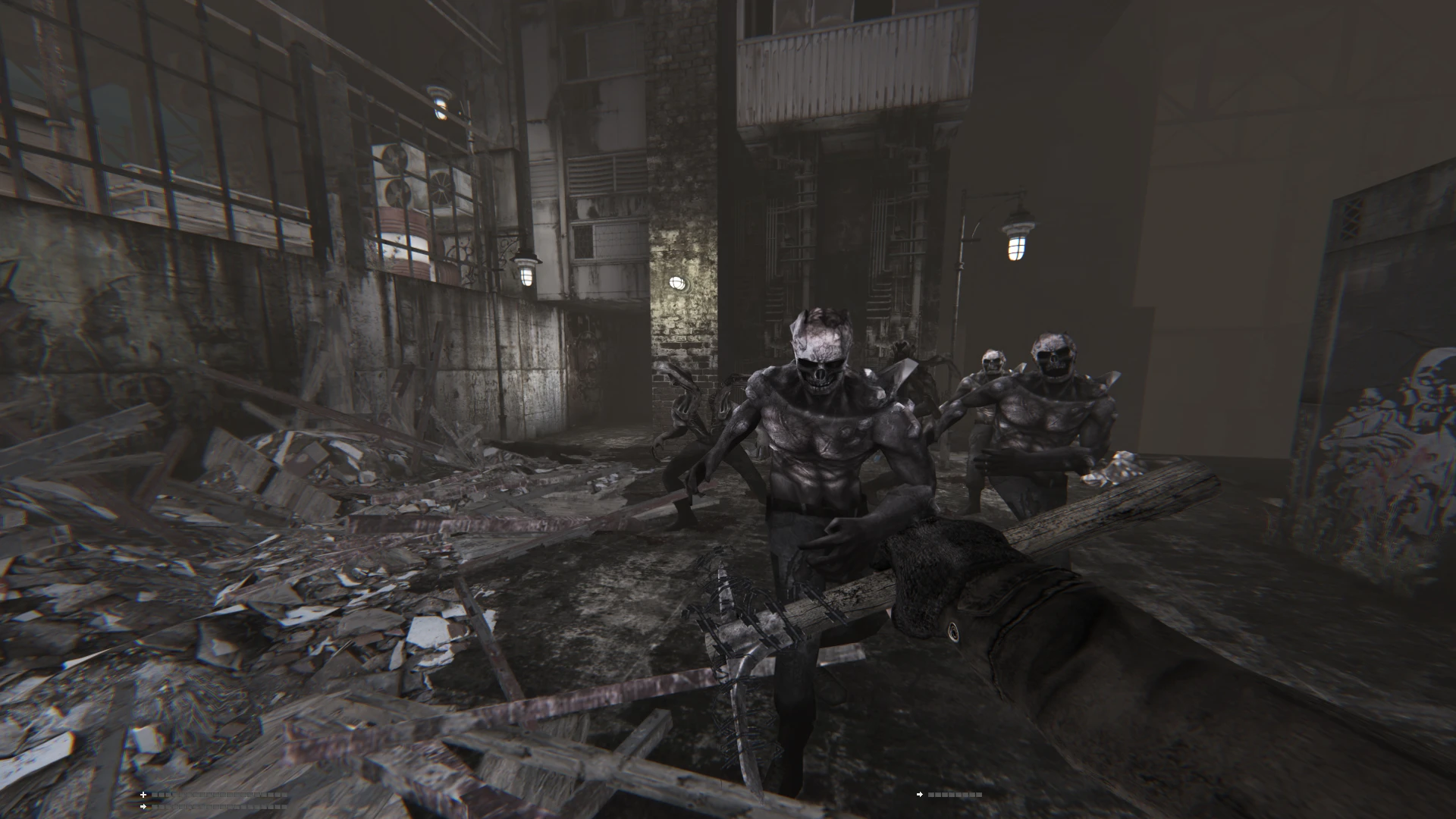 Gracz trzymający broń białą, konfrontujący się z atakującymi potworami w mrocznym, zniszczonym miejskim otoczeniu