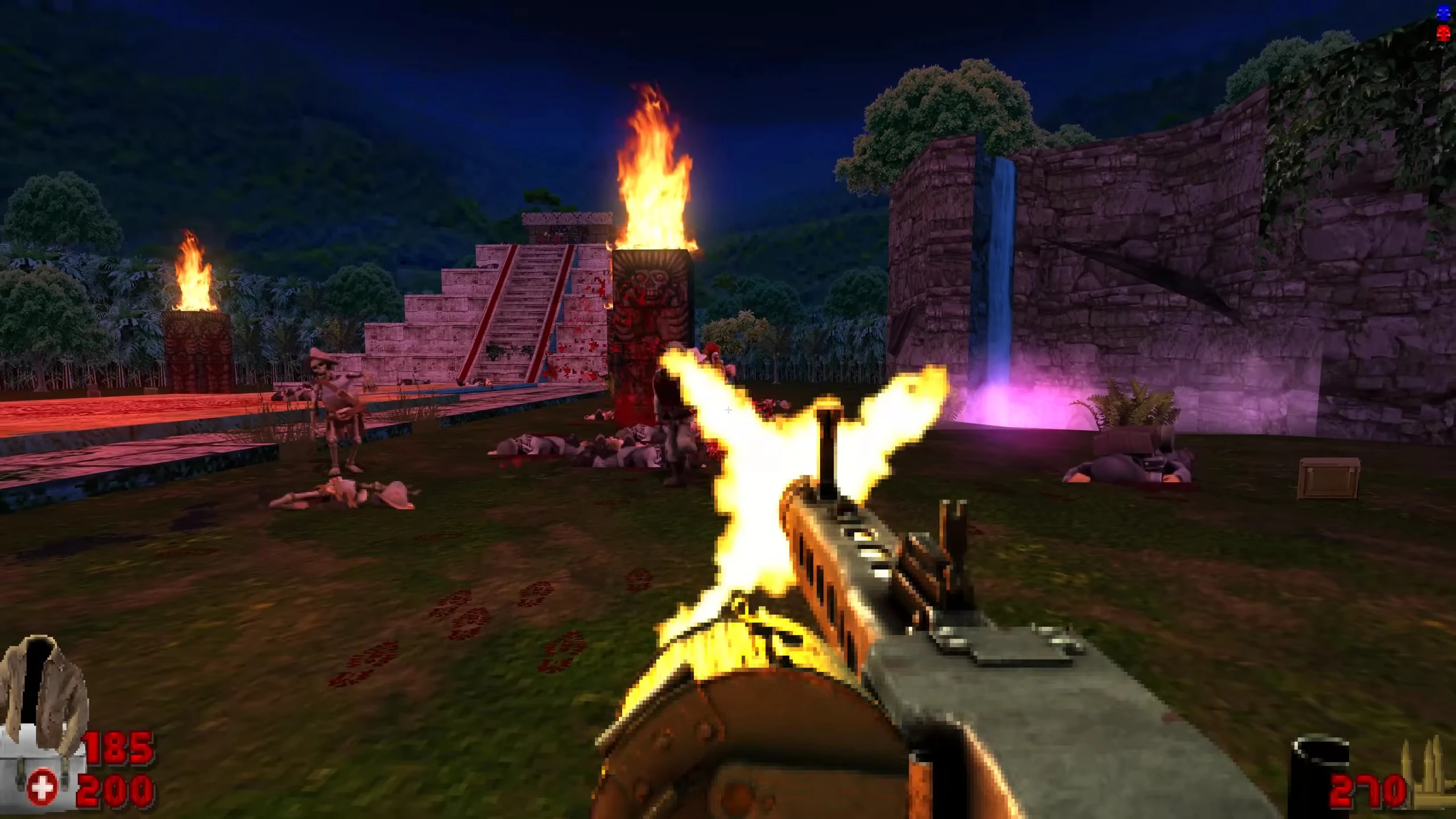 Vista en primera persona del mod Venturous de Doom II con lanzallamas cerca del templo azteca y pilares en llamas de noche