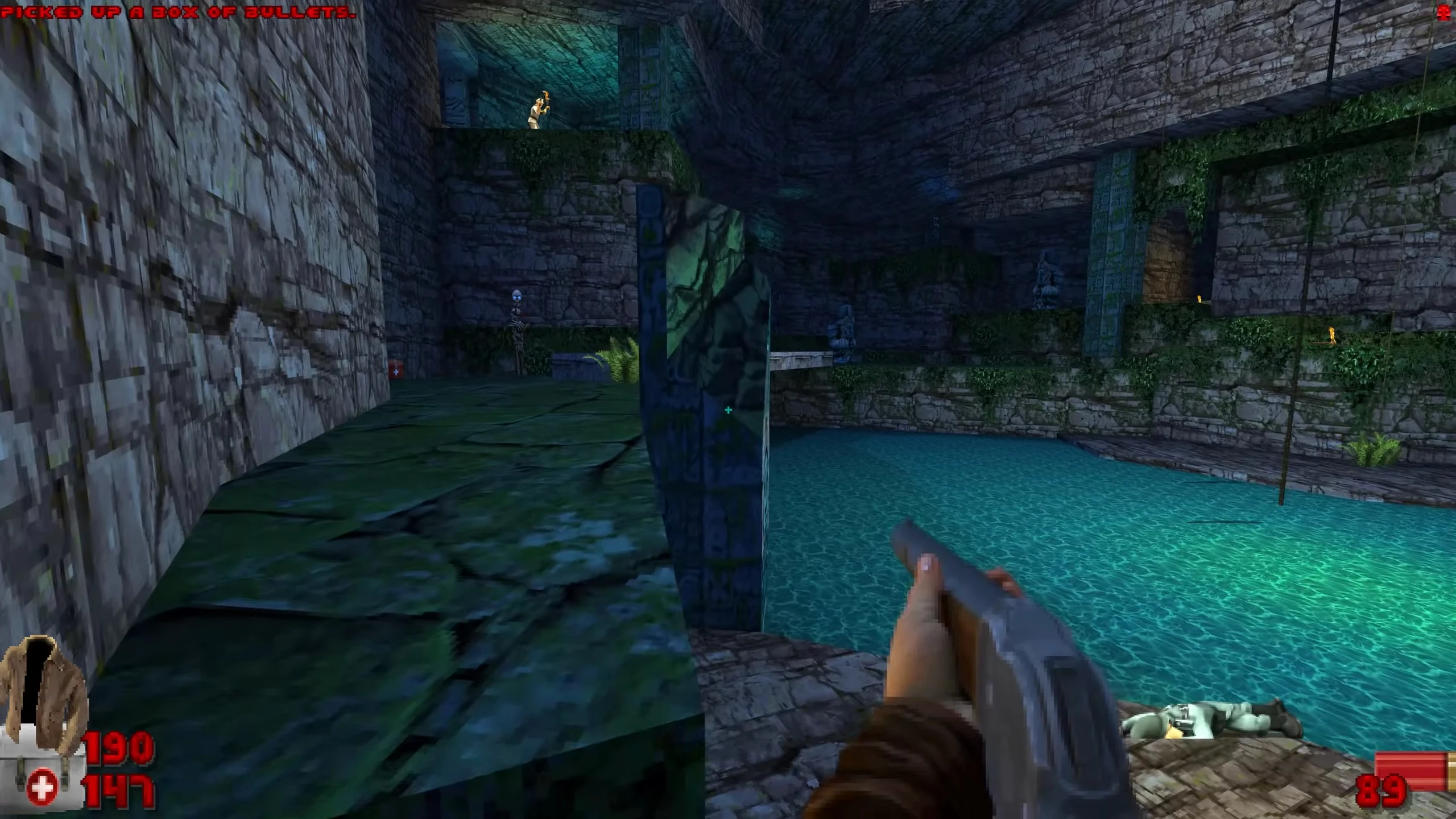 Jugador con escopeta en ruinas antiguas de piedra con piscina y enemigo en mod Venturous de Doom II
