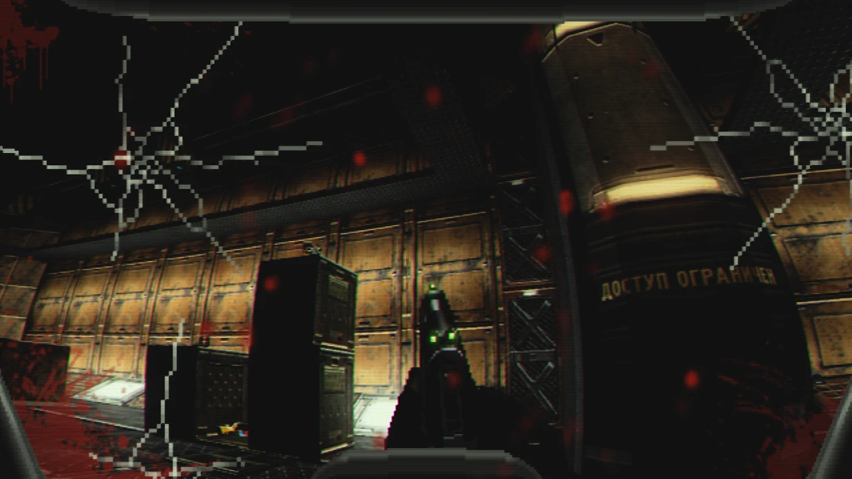 Vista en primera persona de pistola en área industrial oscura con efectos de pantalla rota en mod Live Through DOOM