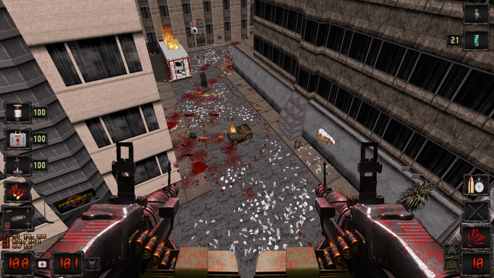 Jugador con ametralladoras dobles mirando una calle de ciudad con sangre y un camión en llamas en el mod Duke Nukem 3D