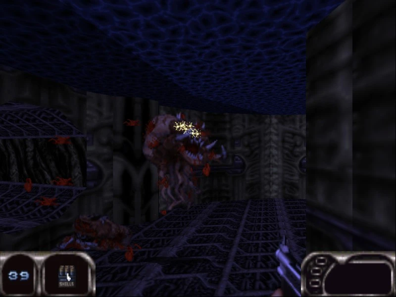 Spieler schießt auf ein großes Alien in einem dunklen, metallischen Korridor im Duke Nukem 64 Mod für Duke Nukem 3D