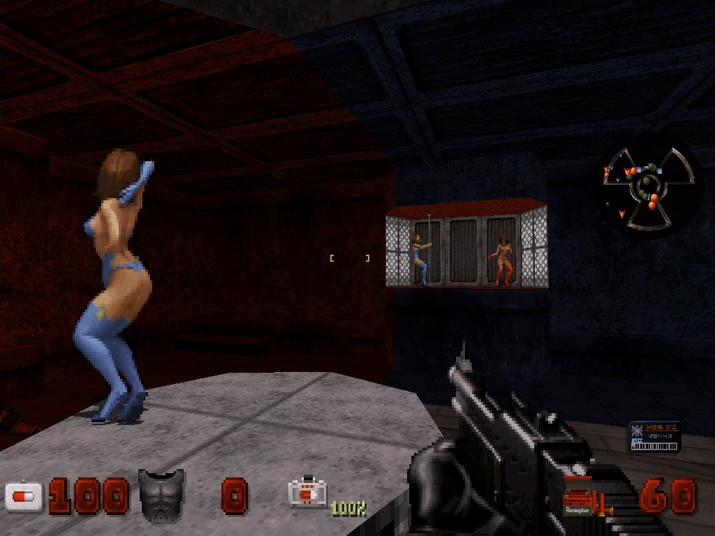 Ego-Perspektive im Duke Nukem 3D Mod Alien Armageddon zeigt Tänzerinnen auf der Bühne in dunklem Club