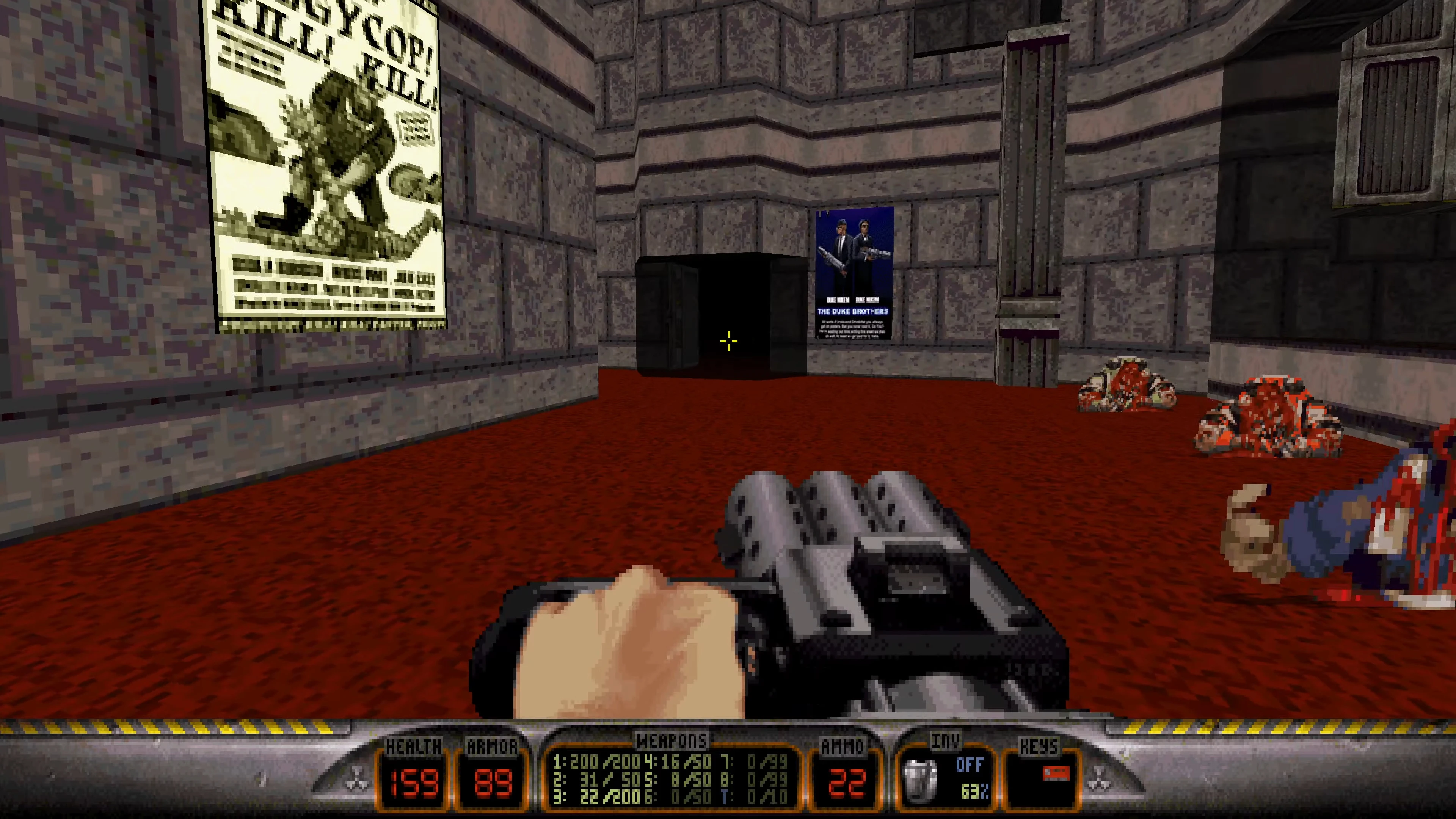 Скриншот геймплея Duke Nukem 3D с пулемётом в комнате с каменными стенами, плакатами и трупами врагов