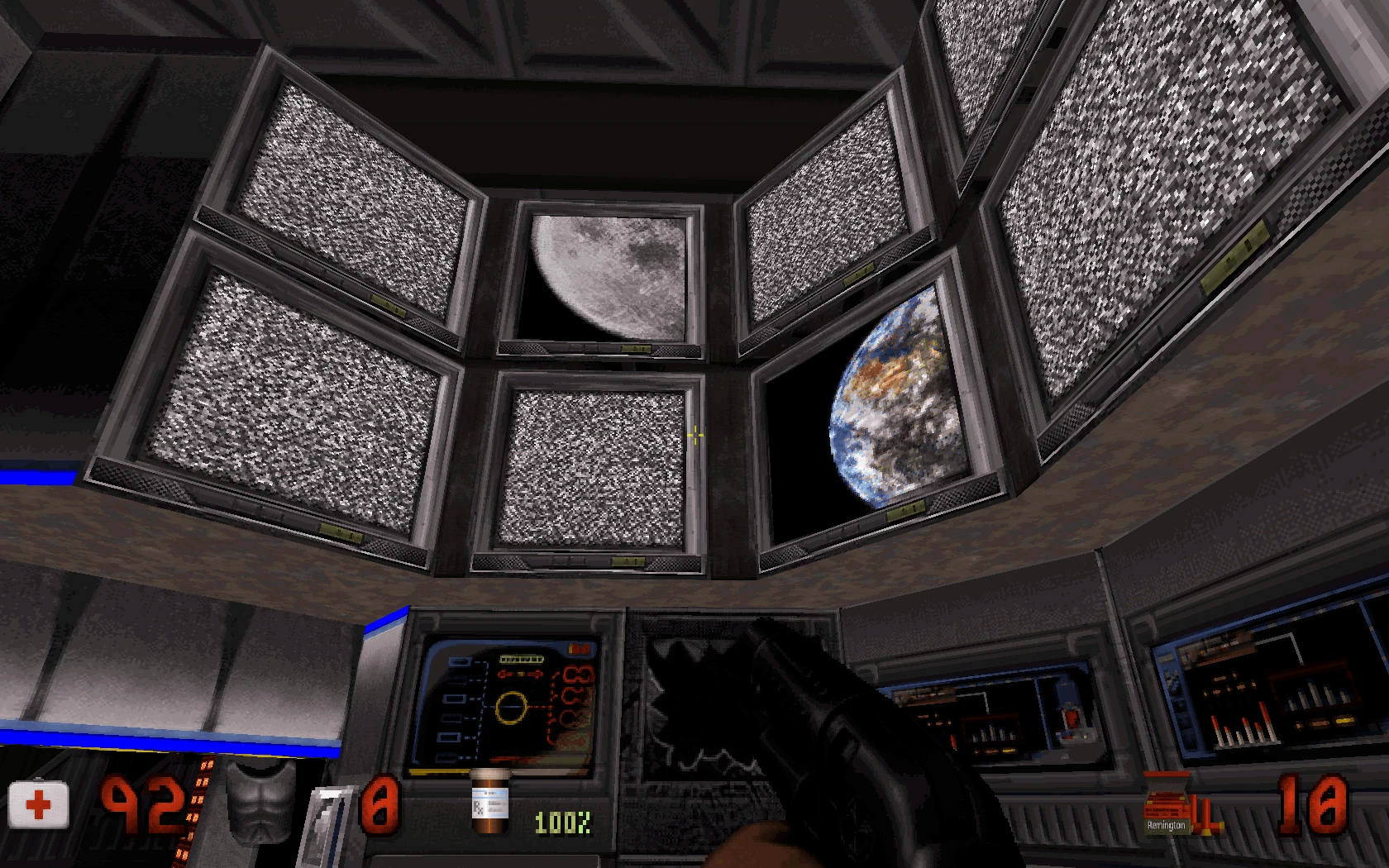 Вигляд низькодеталізованої станції спостереження в моді Duke Nukem 3D з екранами зі статикою та зображеннями Землі і Місяця