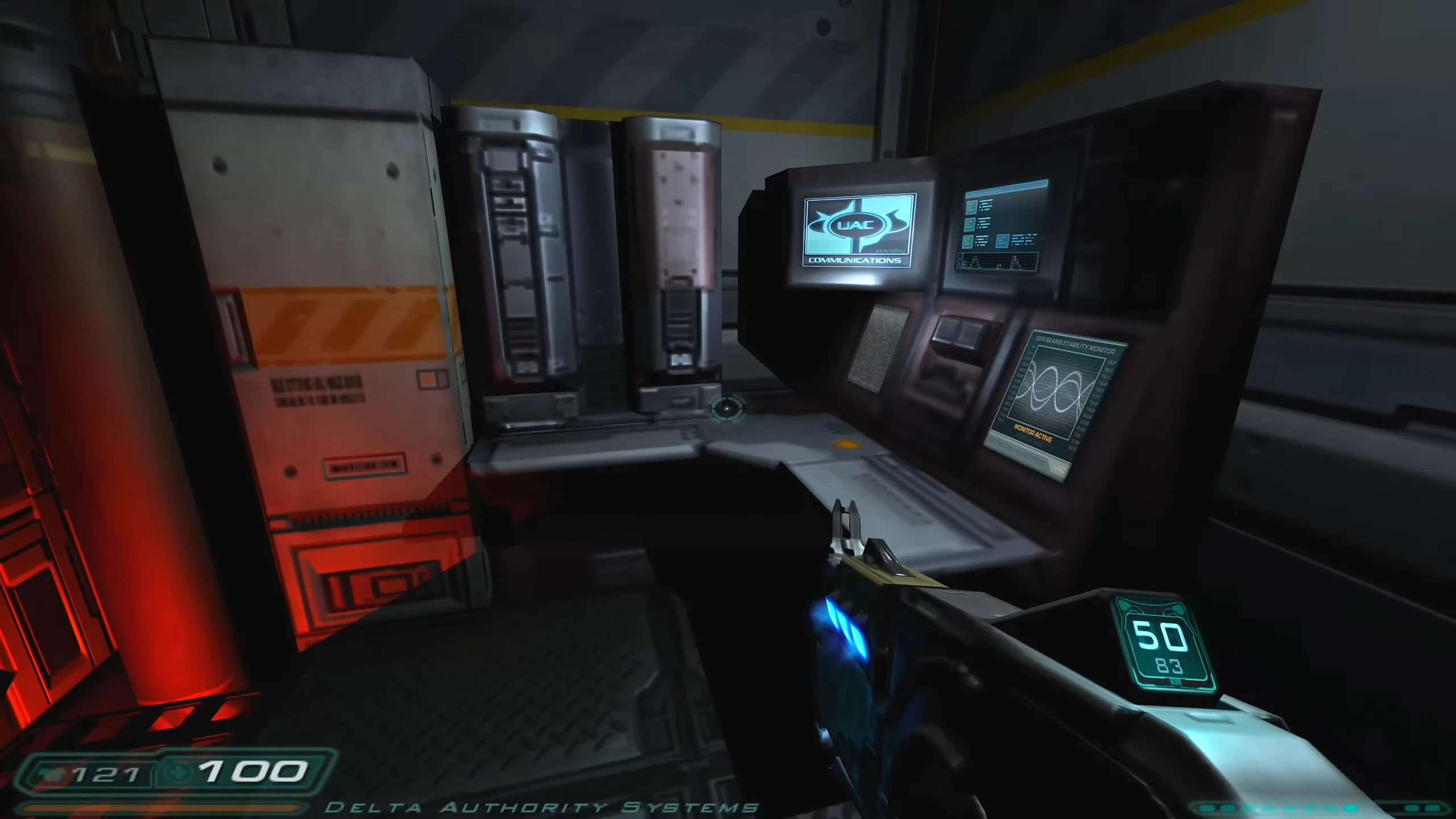 Erste-Person-Ansicht einer futuristischen Computerstation mit Waffen-HUD, das Munition und Gesundheit im Doom 3 Mod fhDOOM anzeigt