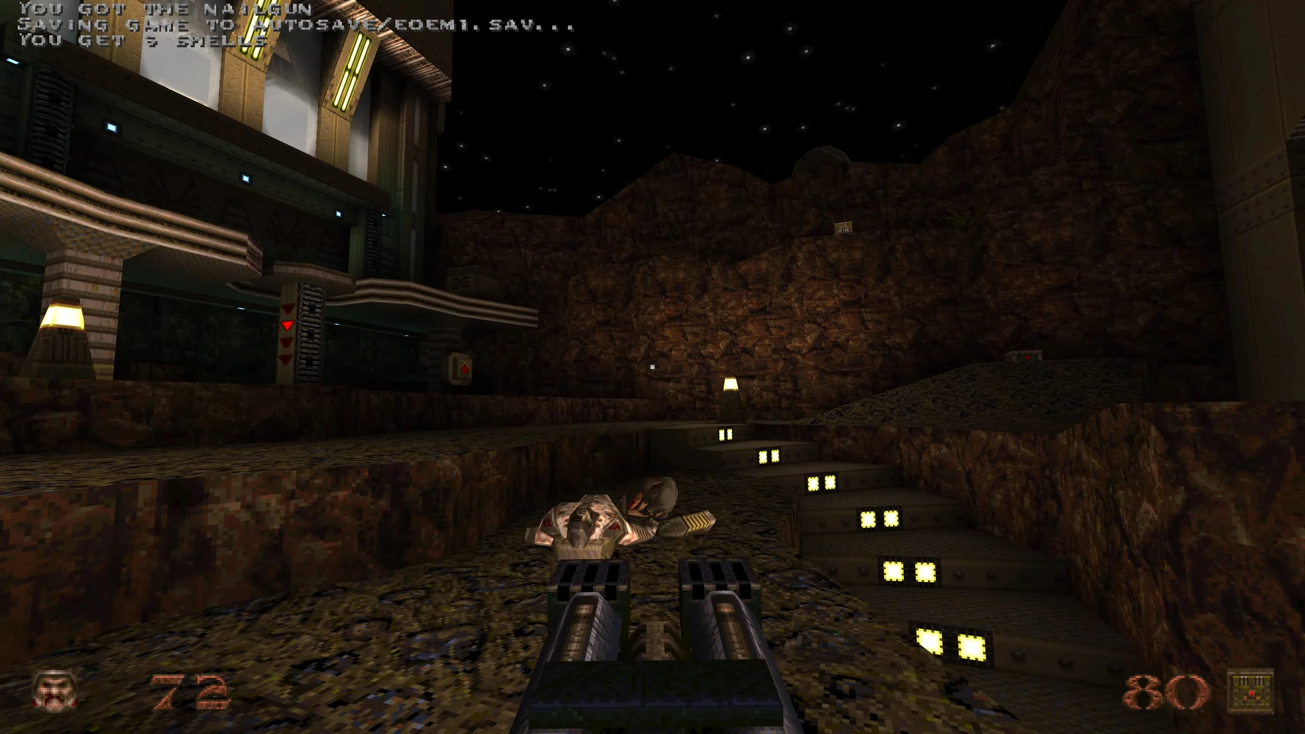 Вид от первого лица в Quake 1996 с движком Ironwail, каменистые лестницы и мертвый враг на земле ночью