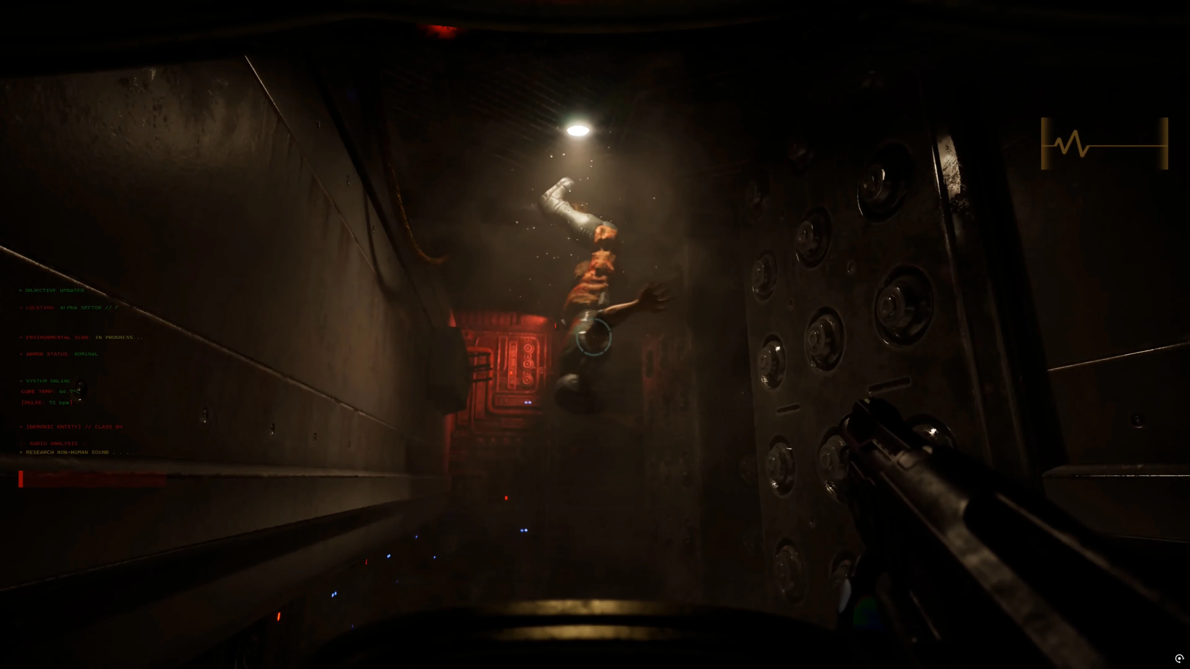 Gracz strzelający z strzelby do wroga spadającego pod światłem w ciemnym, przemysłowym korytarzu w fanowskim remake'u Doom 3