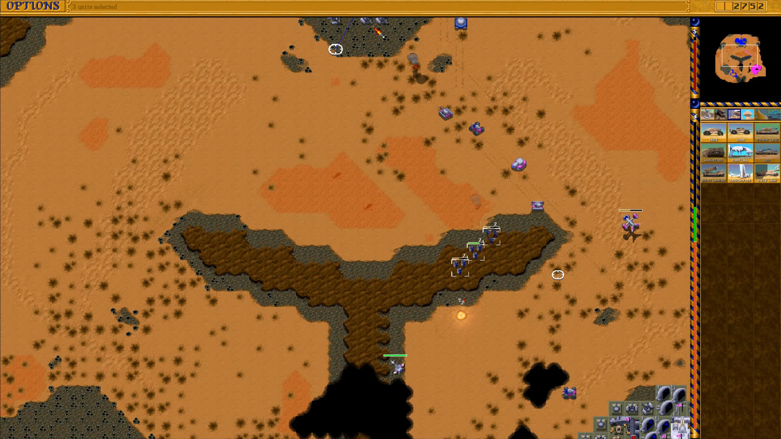 Draufsicht auf eine Wüstenkampfarena mit Einheiten und Gebäuden im Dune II The Maker Fan-Spiel