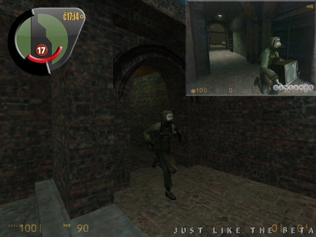 Spielbildschirmaufnahme eines Widerstandskämpfers, der in einem dunklen Ziegelflur im Half-Life 2 Beta Minimalist Mod läuft