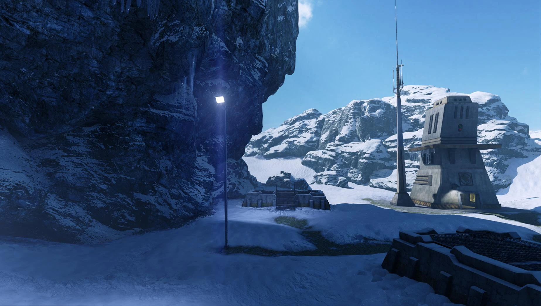 Terreno montañoso nevado con torre de vigilancia de concreto y plataforma metálica en Renegade X