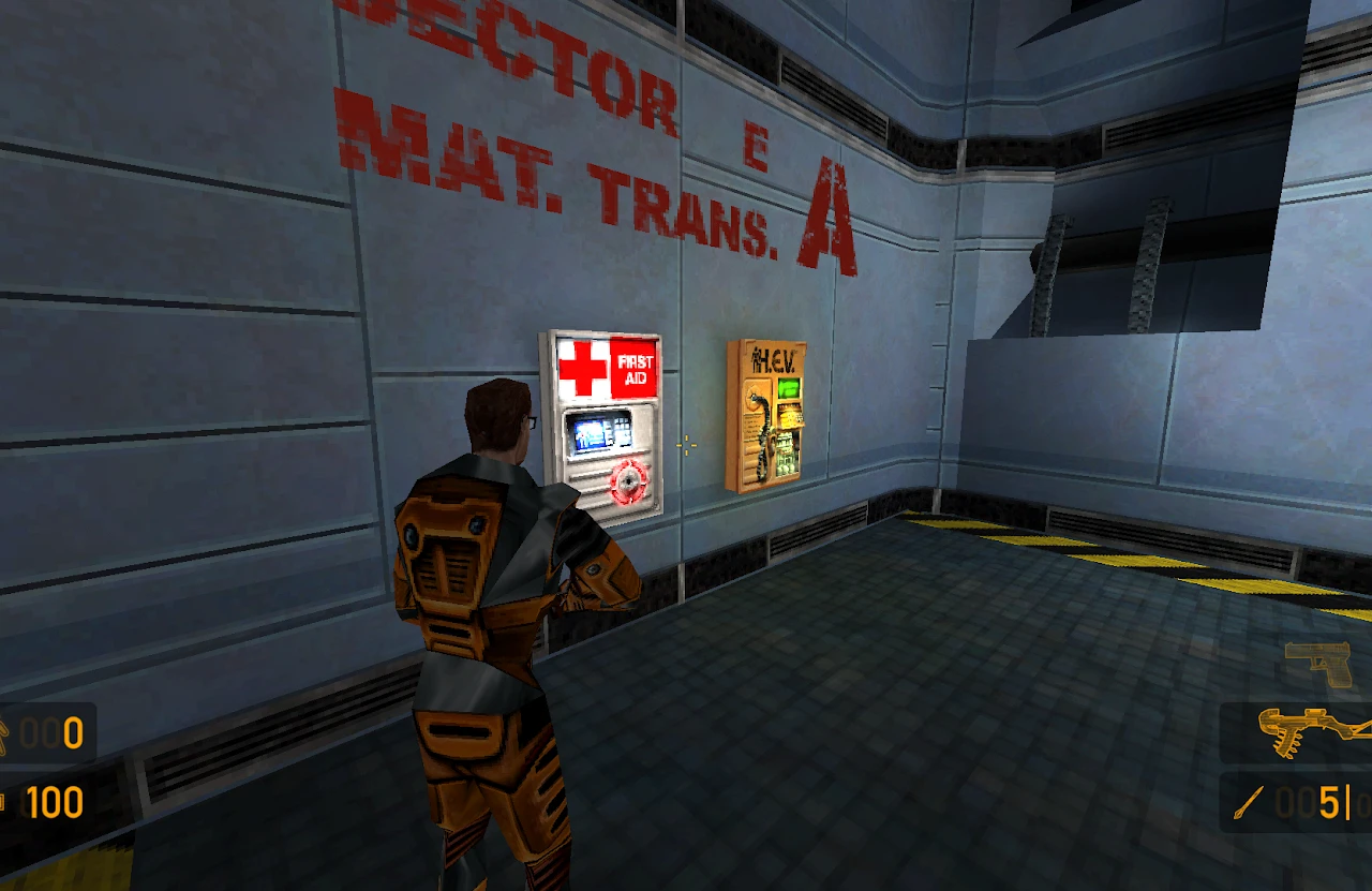 Ein Spielercharakter steht in Sektor E und betrachtet eine Erste-Hilfe-Station und eine HEV-Ladestation in Half-Life: Codename Loop.