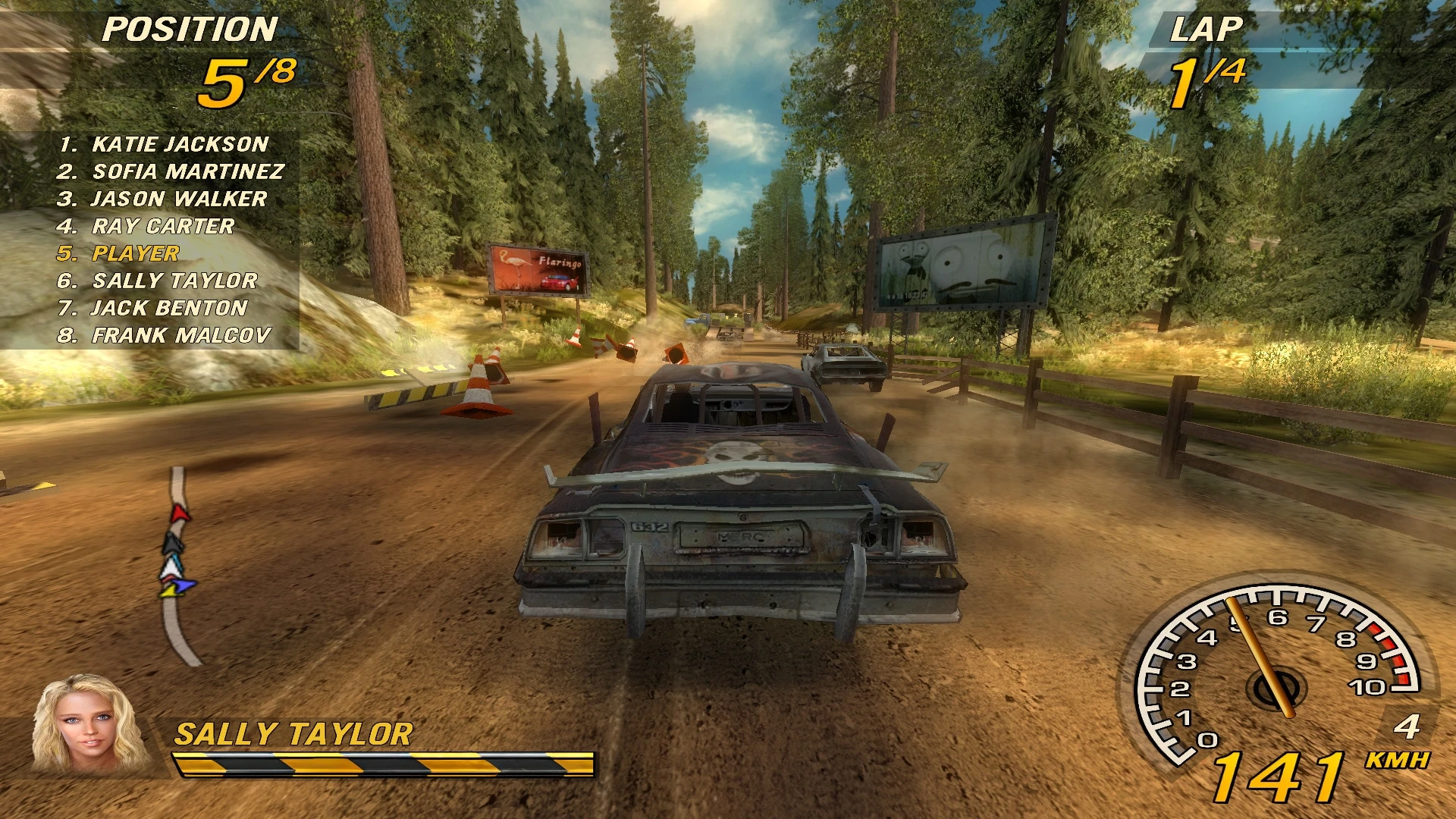Widok z tyłu muscle cara jadącego po leśnej szutrowej trasie w FlatOut 2 z modem Alternate Textures And Extras