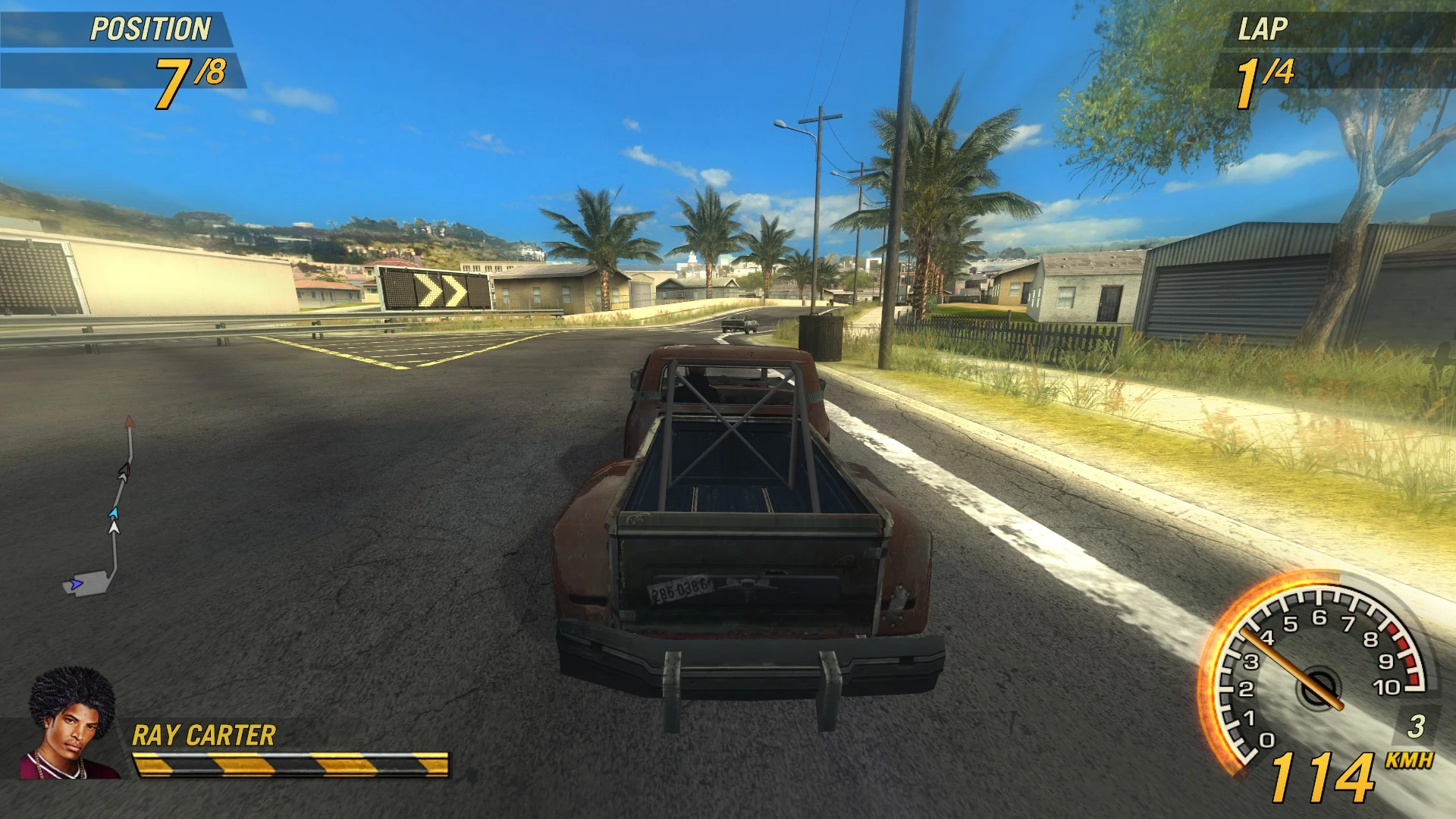 Vista trasera de una camioneta en carrera en FlatOut 2 mostrando posición, vuelta, velocidad y mini mapa con mod MapZoom