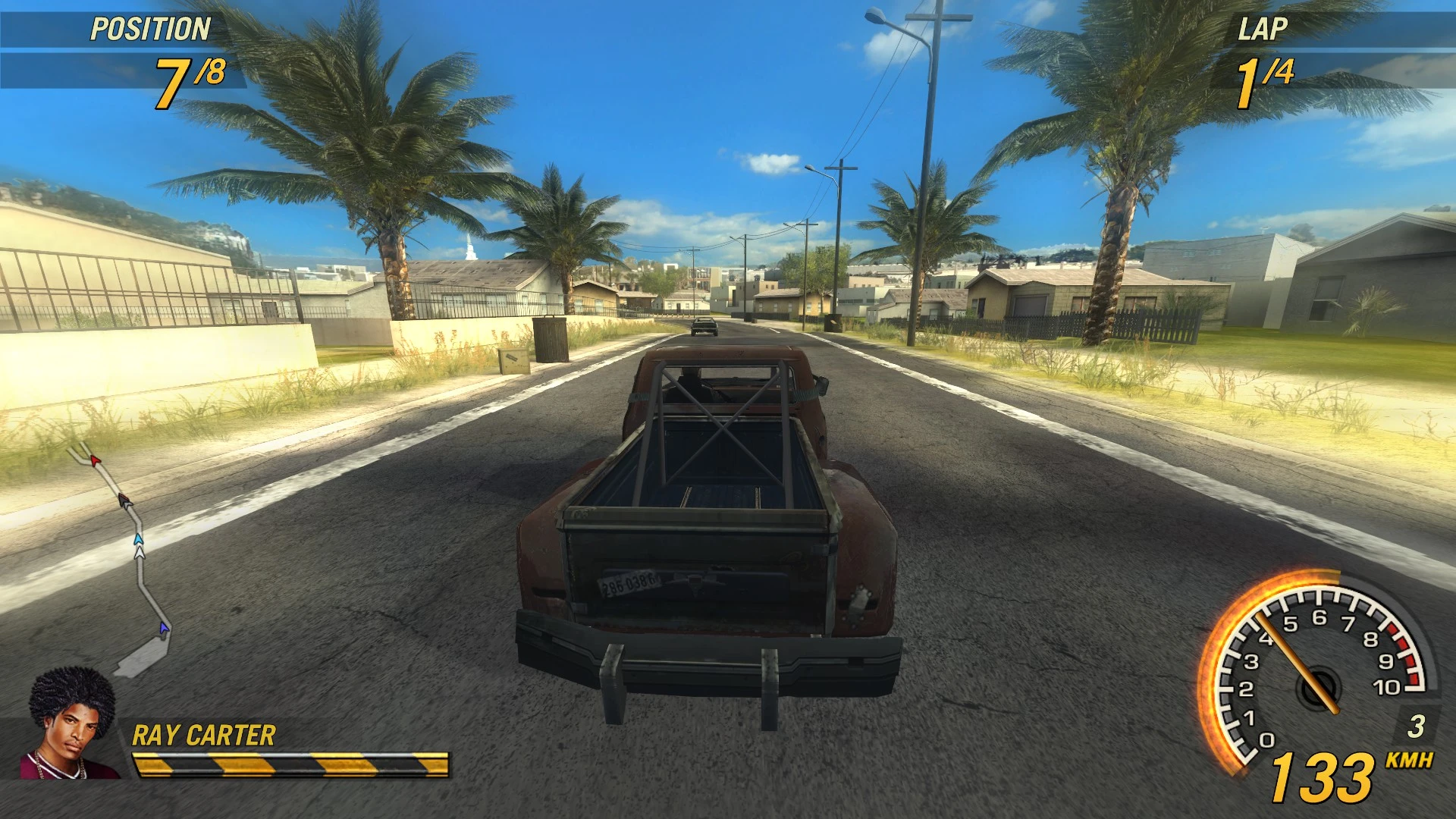 Vista en tercera persona de una camioneta corriendo a 133 km/h en una carretera suburbana en el mod MapZoom de FlatOut 2