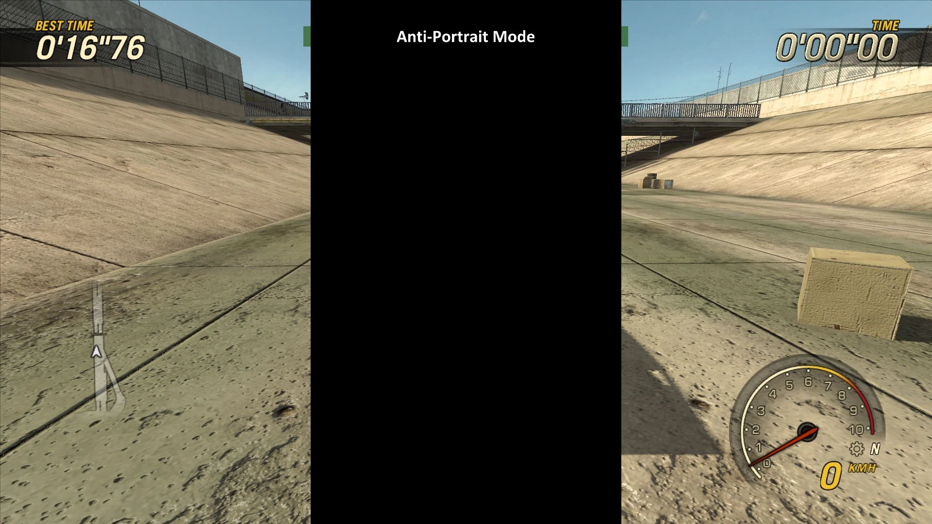 Gameplay de FlatOut 2 con modo Anti-Portrait activado, velocímetro y mejor tiempo en pista de concreto