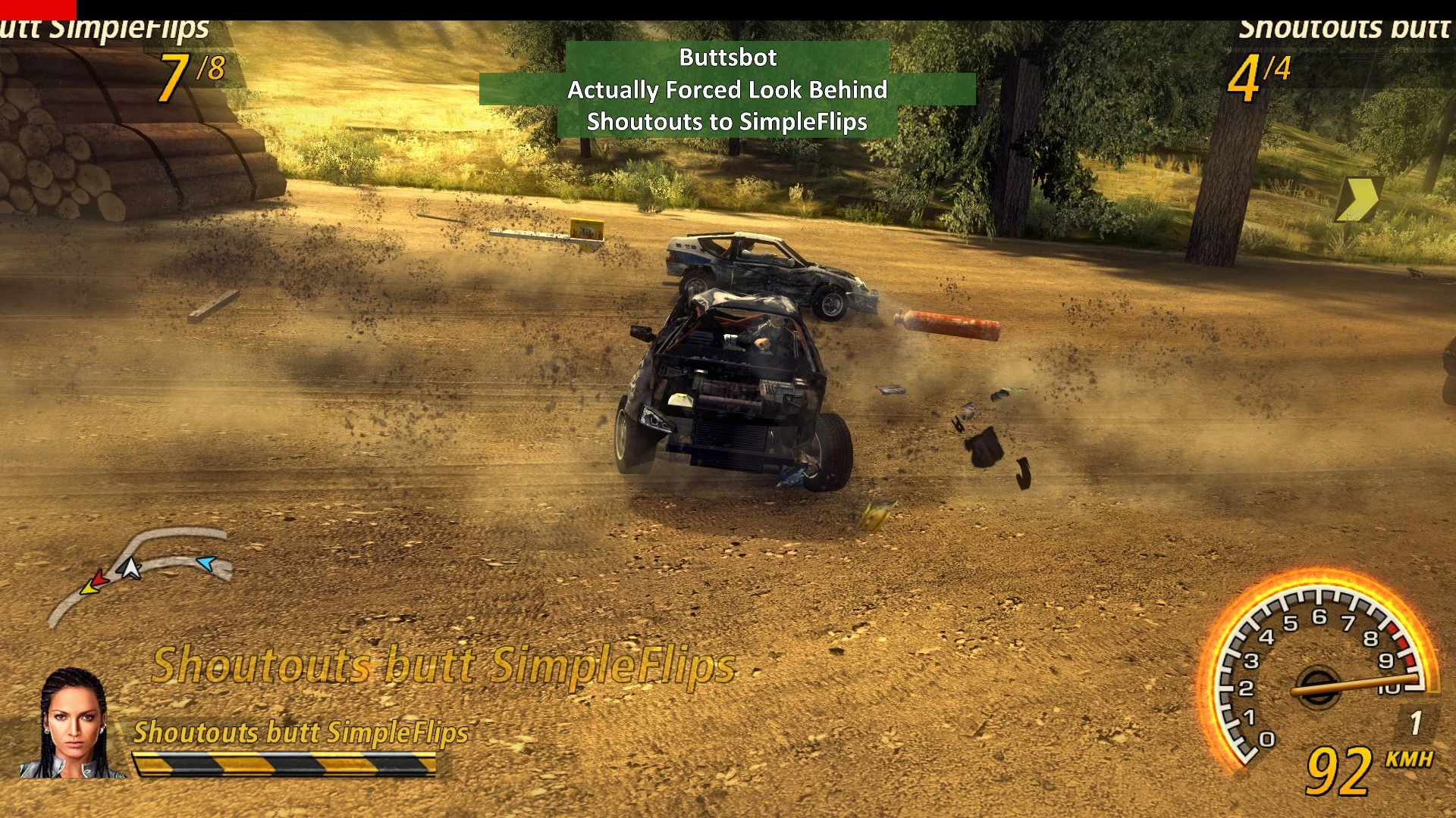 Autos dañados colisionando en camino de tierra polvoriento con velocímetro de 92 km/h en mod Chaos de FlatOut 2
