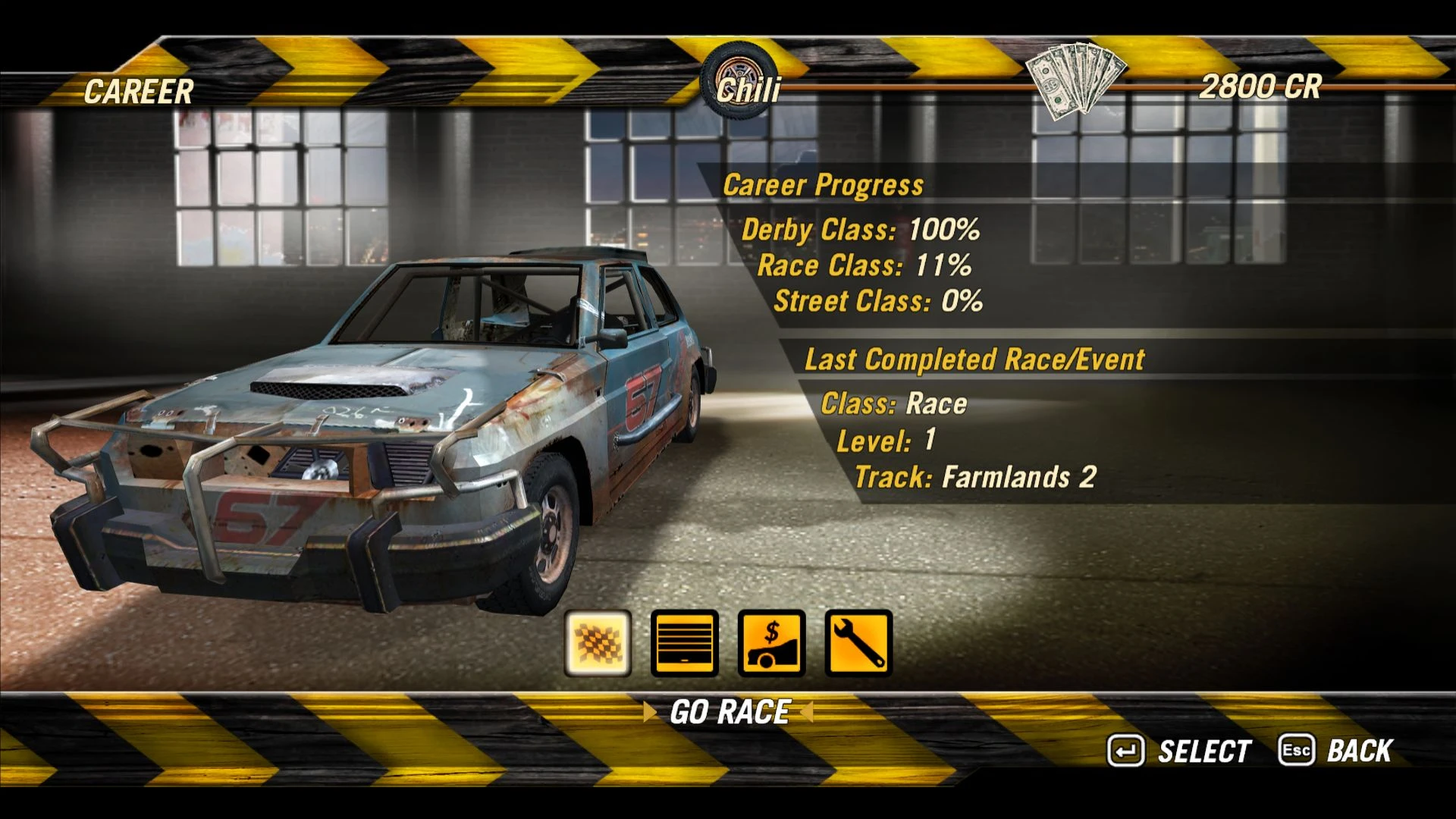 Screenshot des Karrierestatistik-Bildschirms in FlatOut 2 ZPatch FO2 mit einem beschädigten Rennwagen, Karrierefortschritt und Details zum letzten Rennen