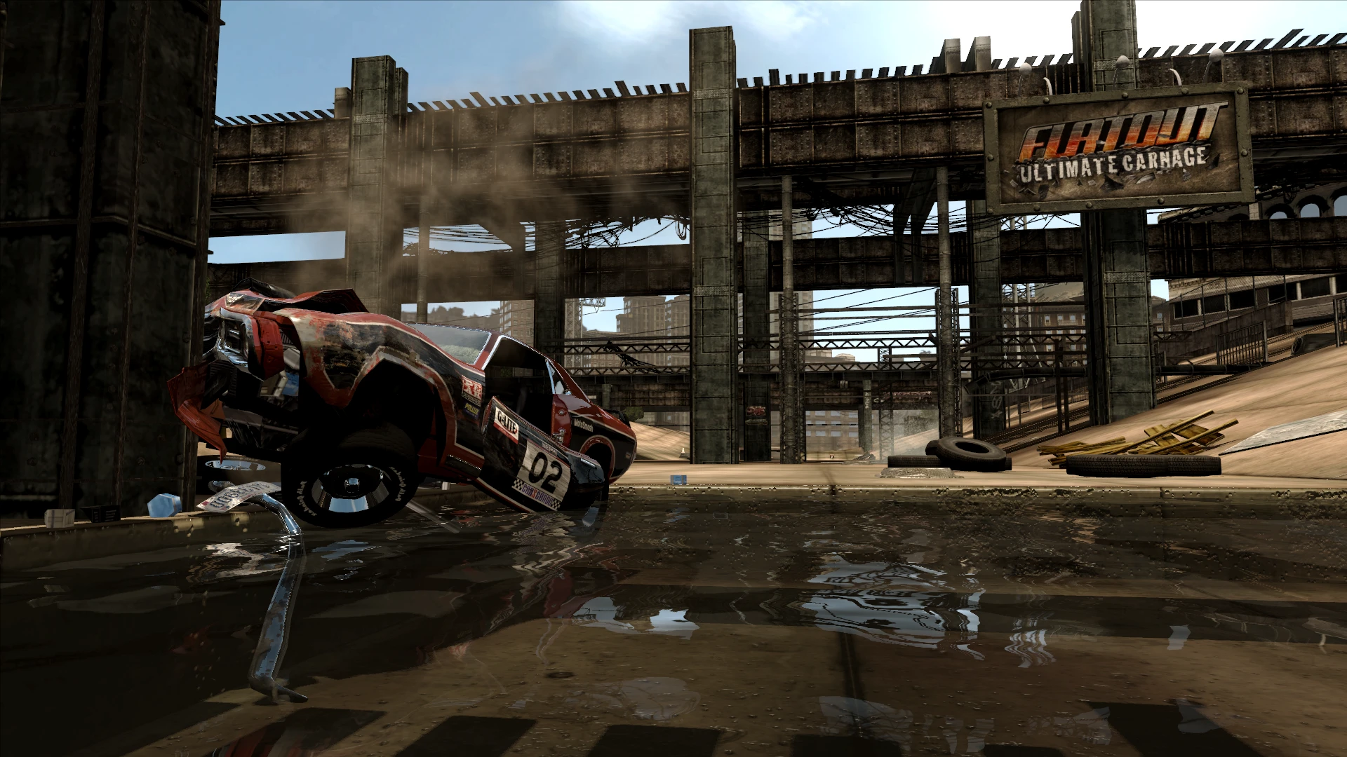 Coche de carreras dañado en el agua junto a pilares de concreto bajo un puente deteriorado en FlatOut Ultimate Carnage