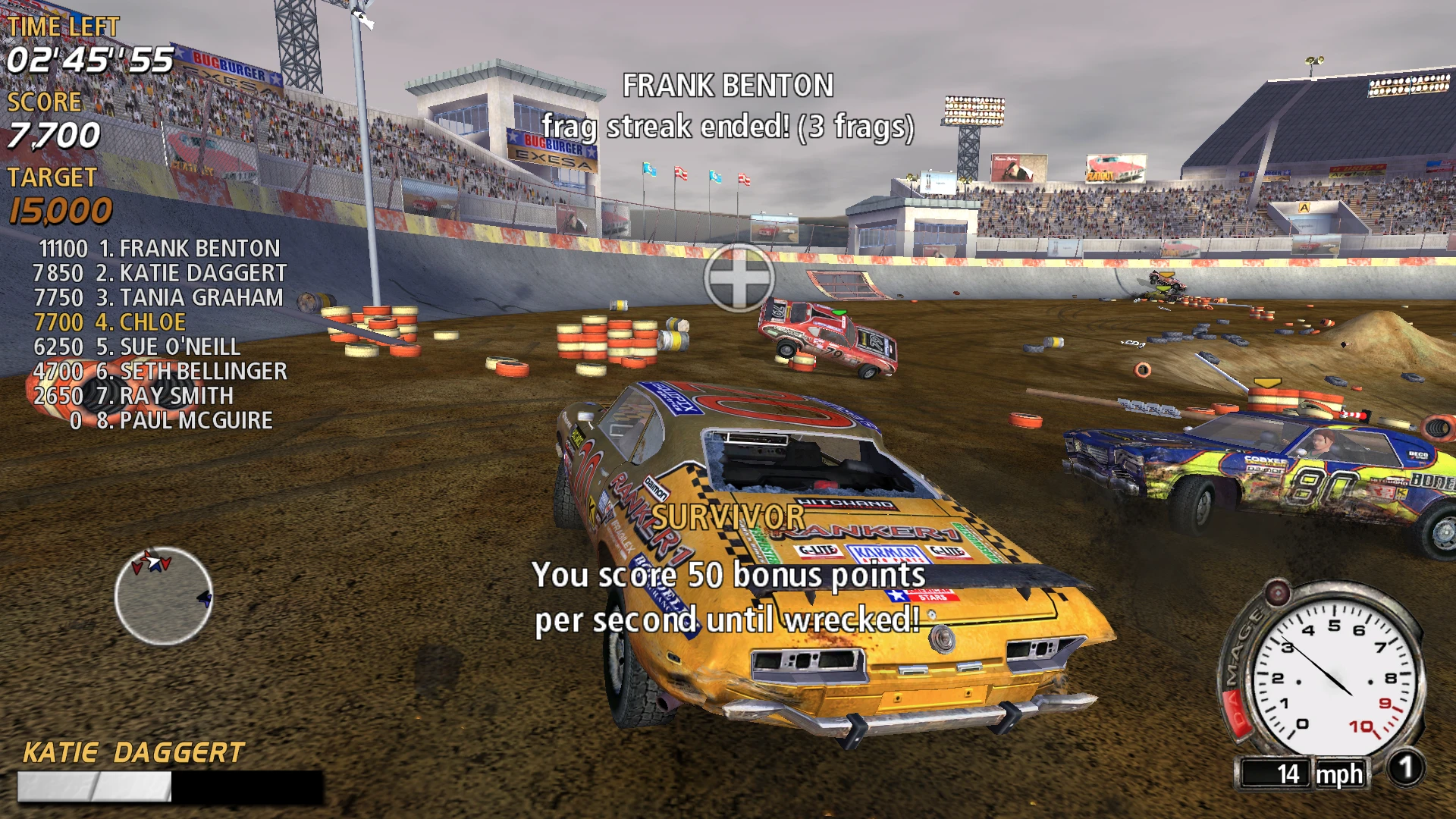 Gameplay-Screenshot aus FlatOut mit Demolition-Derby-Rennen, beschädigten Autos und Spielpunktestand