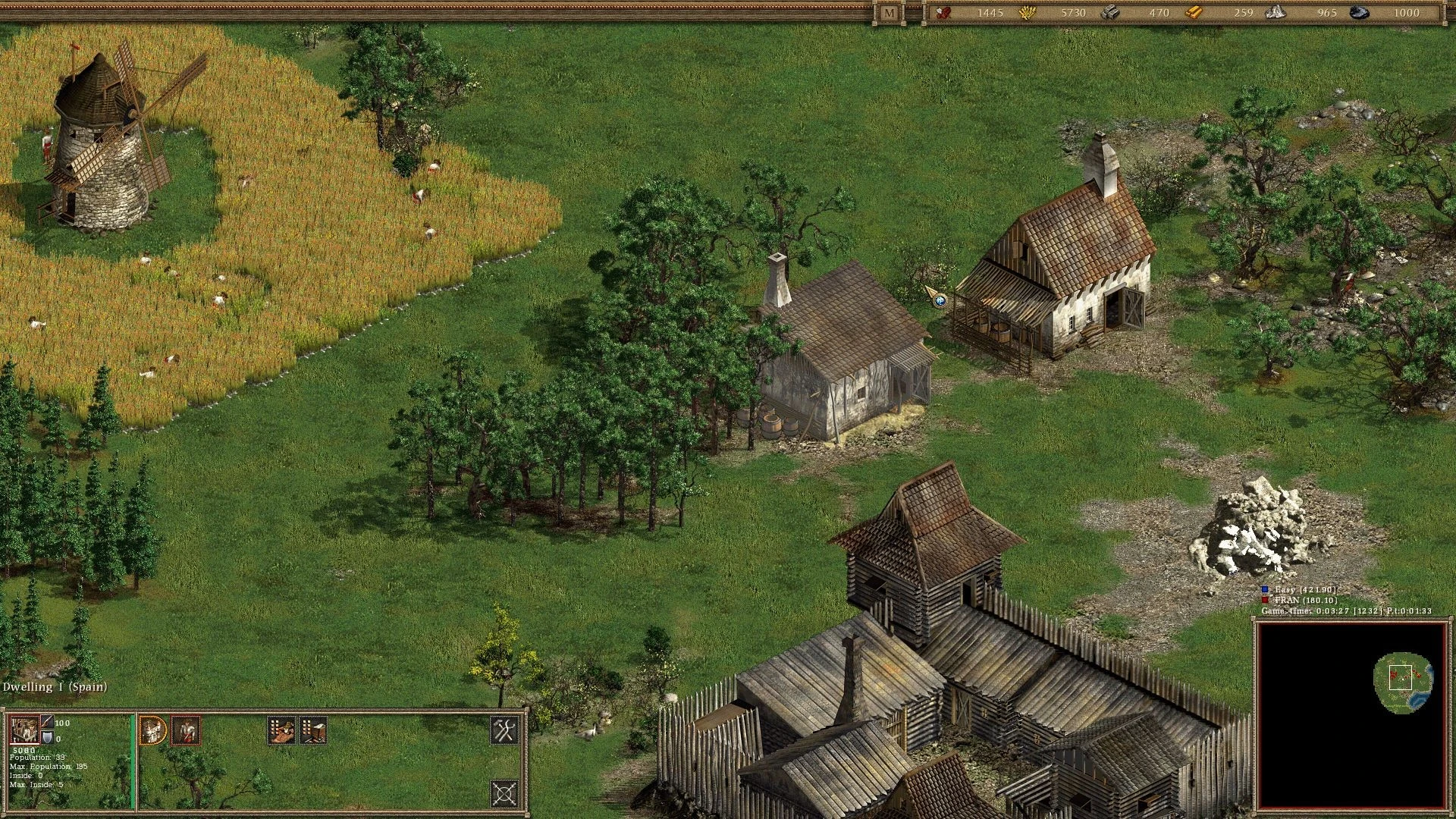 Vista superior de un pueblo con casas, molino, cerca de madera, árboles y tierras de cultivo en American Conquest