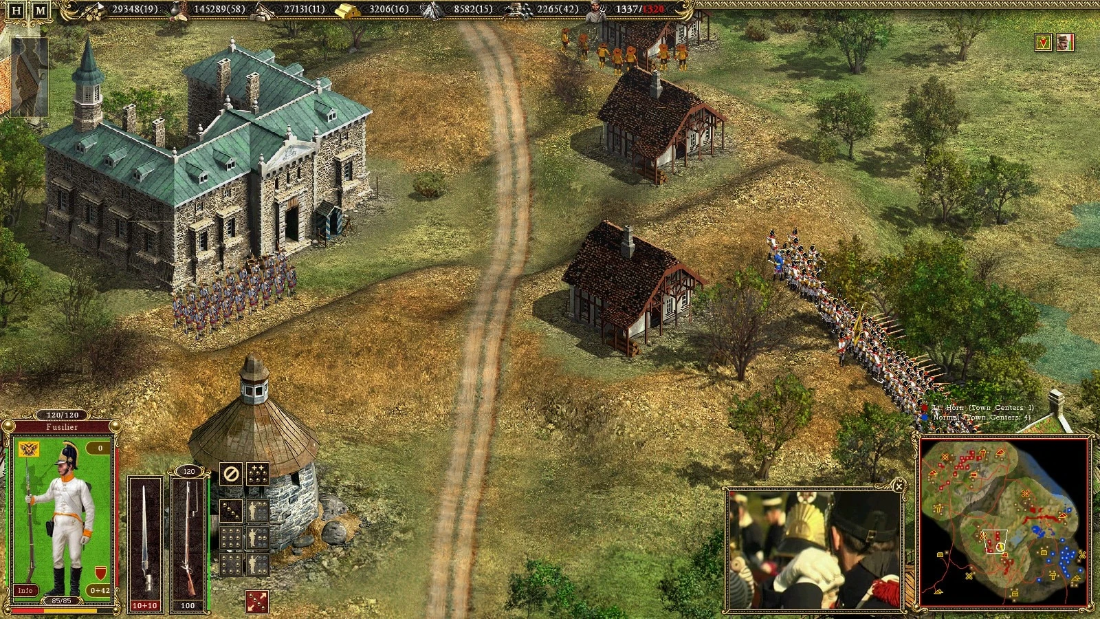 Screenshot aus Cossacks II Napoleonic Wars mit Soldaten in der Nähe von Gebäuden und einer Kartenansicht mit Einheitsdetails