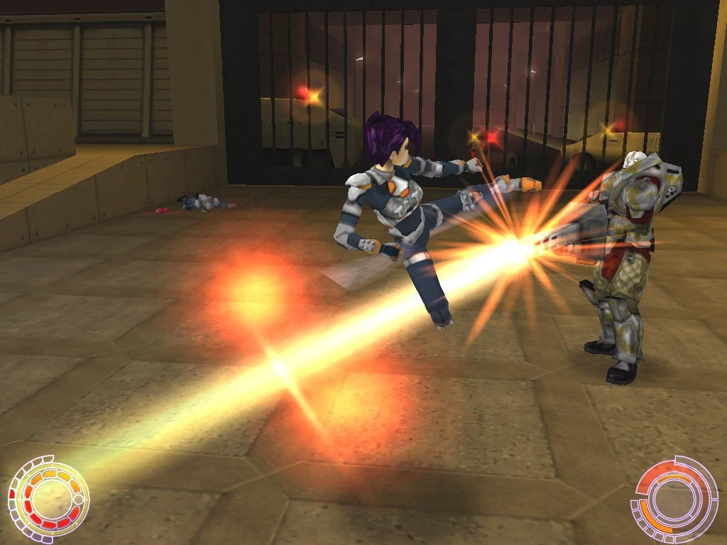 Personaje femenino realizando una patada alta contra soldados con armadura durante un combate en Oni 2001 con efectos luminosos