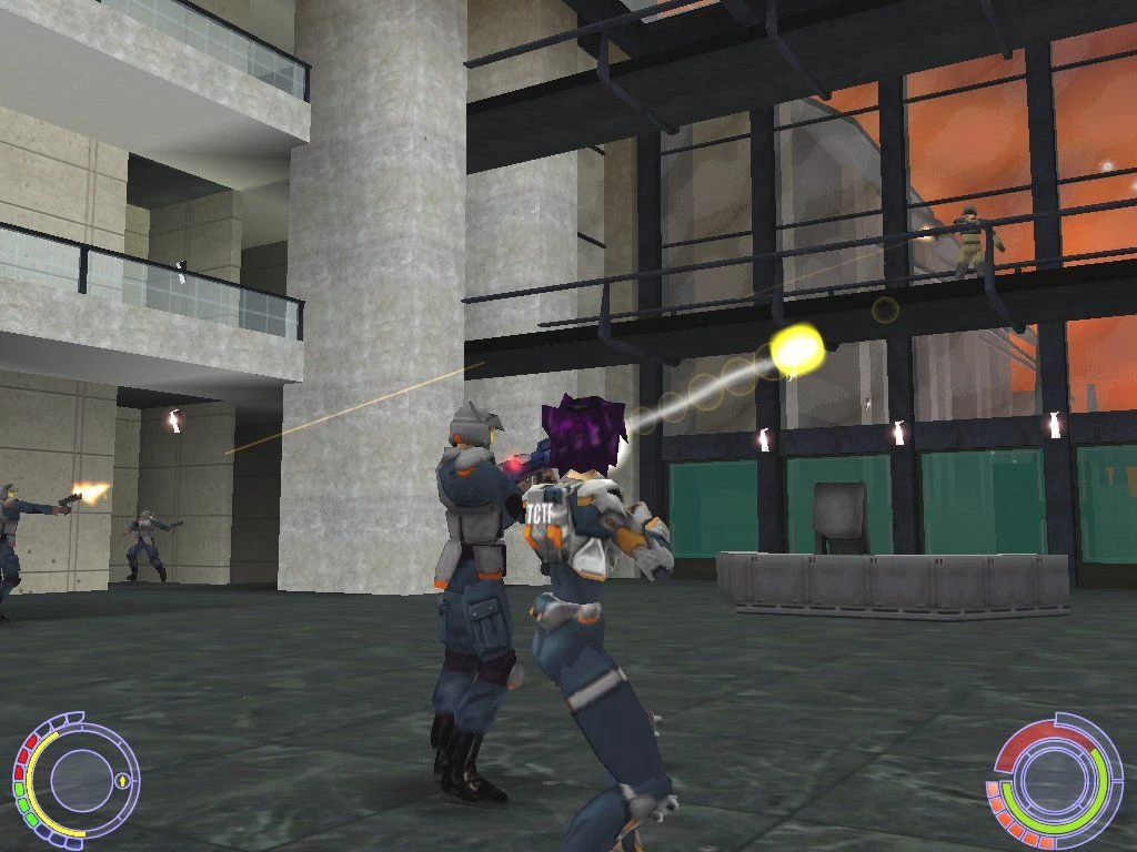 Dos personajes en un tiroteo con armas energéticas dentro de un edificio moderno en Oni