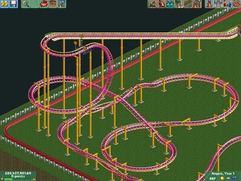 Una montaña rusa rosa brillante con bucles y curvas dentro de un parque verde cercado en RollerCoaster Tycoon 2