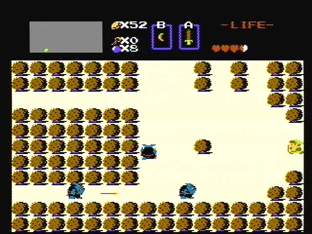 Jugador navegando área forestal con varios enemigos y mostrando corazones de vida en The Legend of Zelda 1987